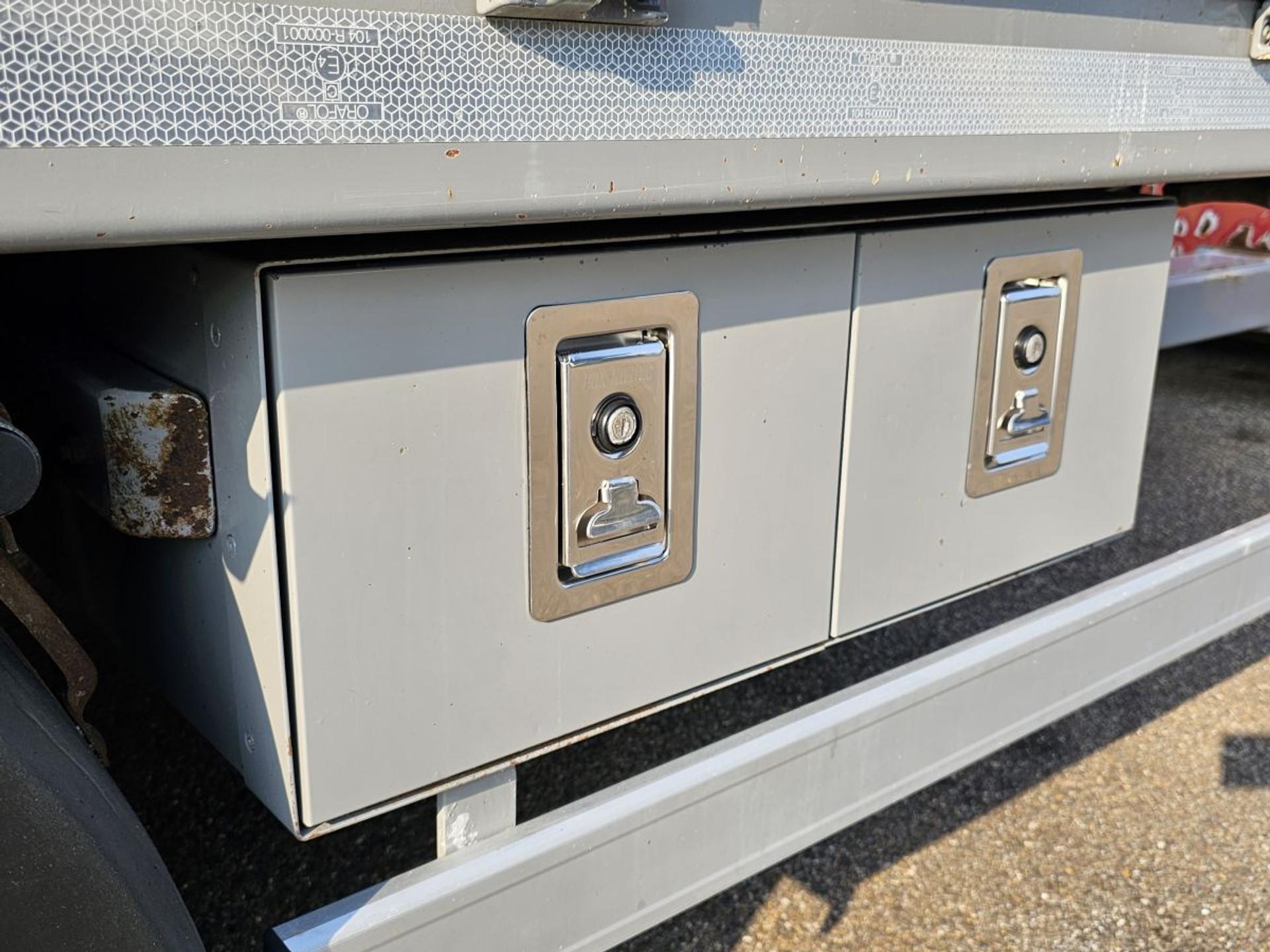 Foto 12 van Fynkar K324T / 3 AXLE / 2 X LIFT AXLE / TWIST-LOCKS