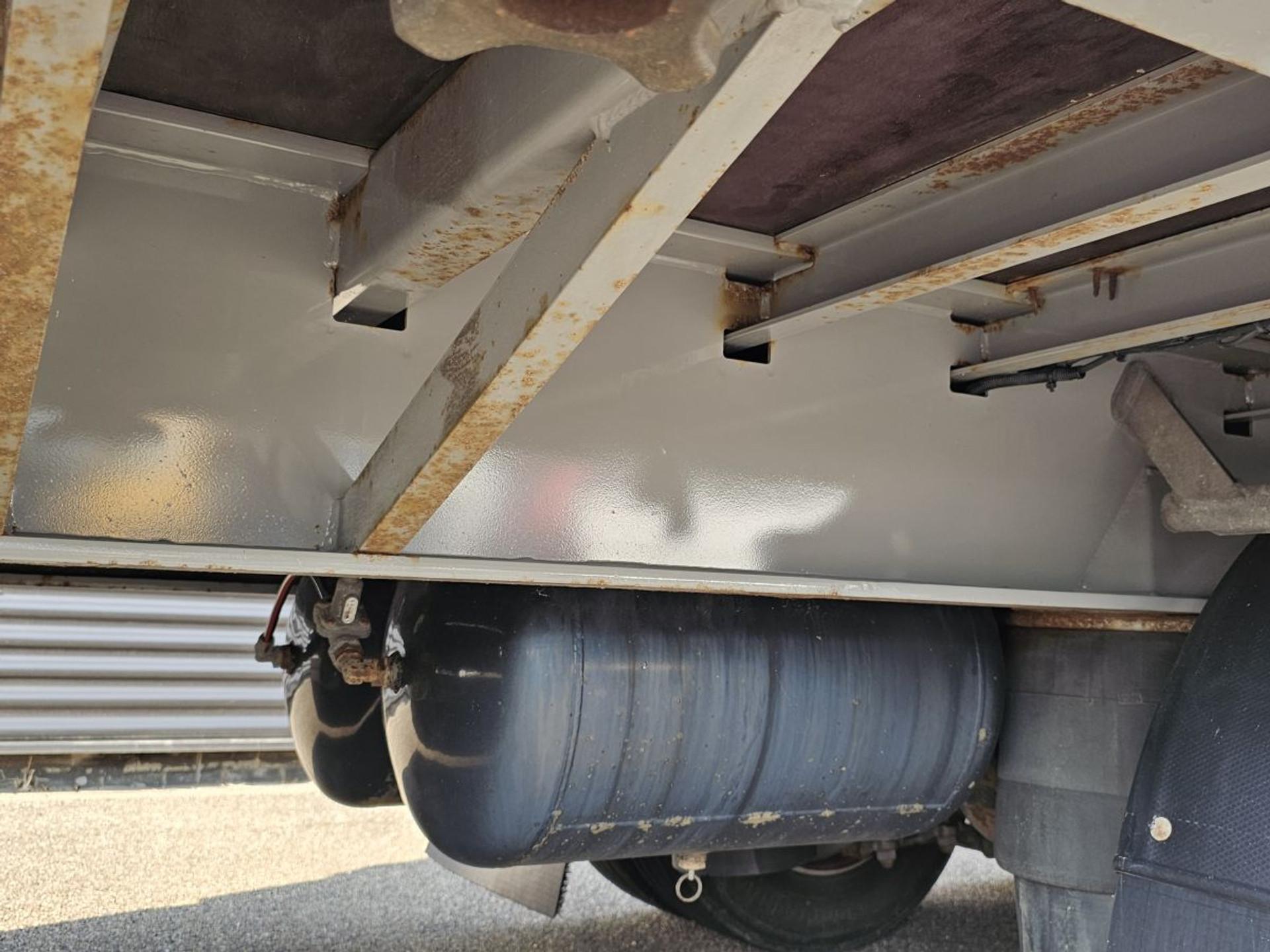 Foto 14 van Fynkar K324T / 3 AXLE / 2 X LIFT AXLE / TWIST-LOCKS