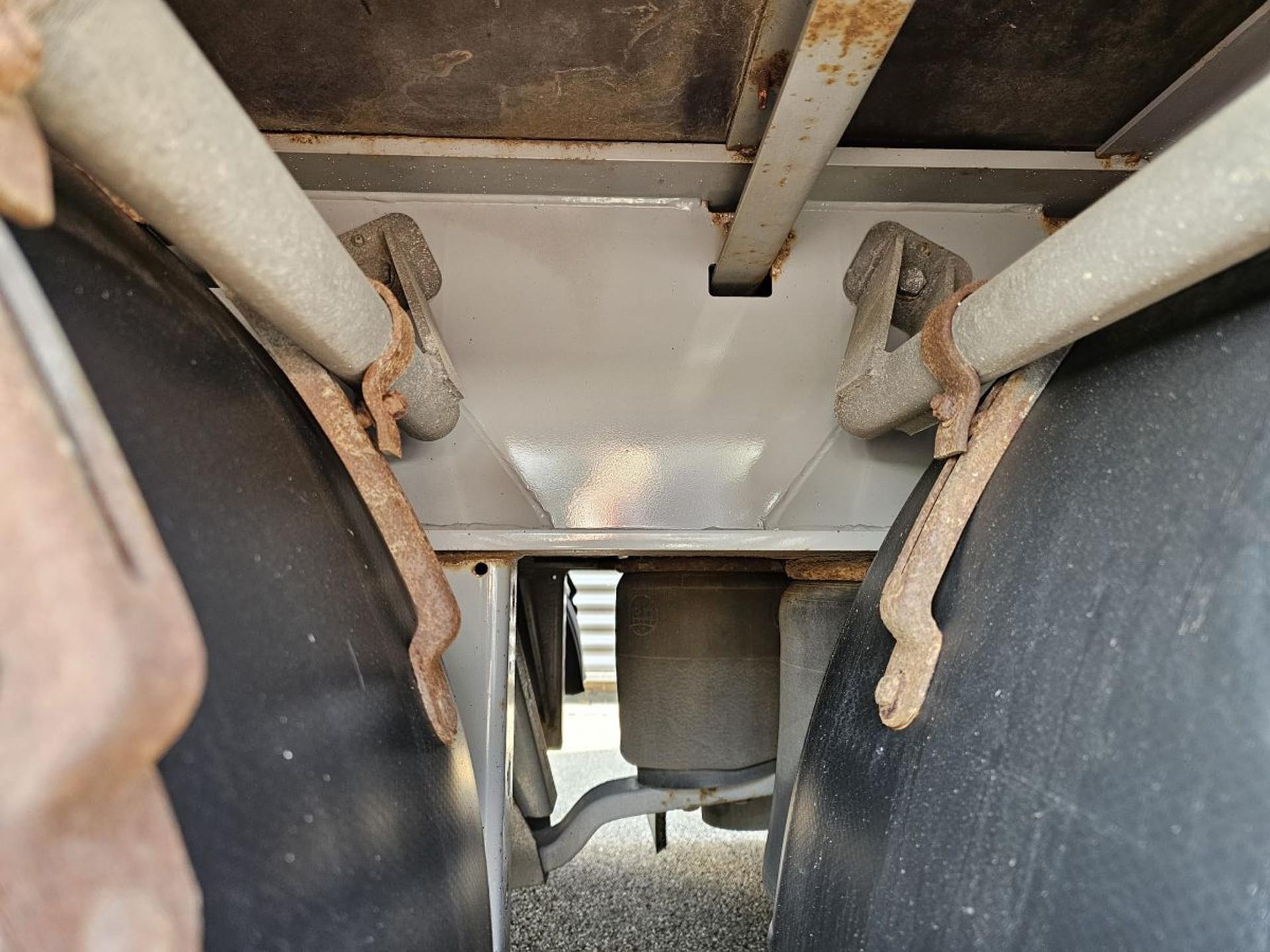 Foto 15 van Fynkar K324T / 3 AXLE / 2 X LIFT AXLE / TWIST-LOCKS