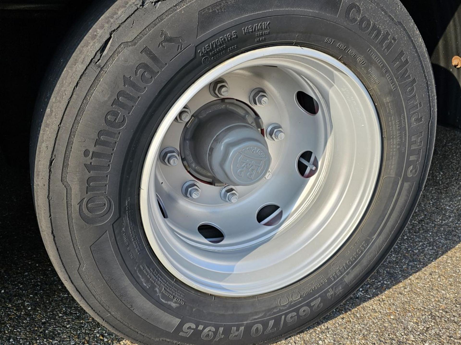 Foto 16 van Fynkar K324T / 3 AXLE / 2 X LIFT AXLE / TWIST-LOCKS