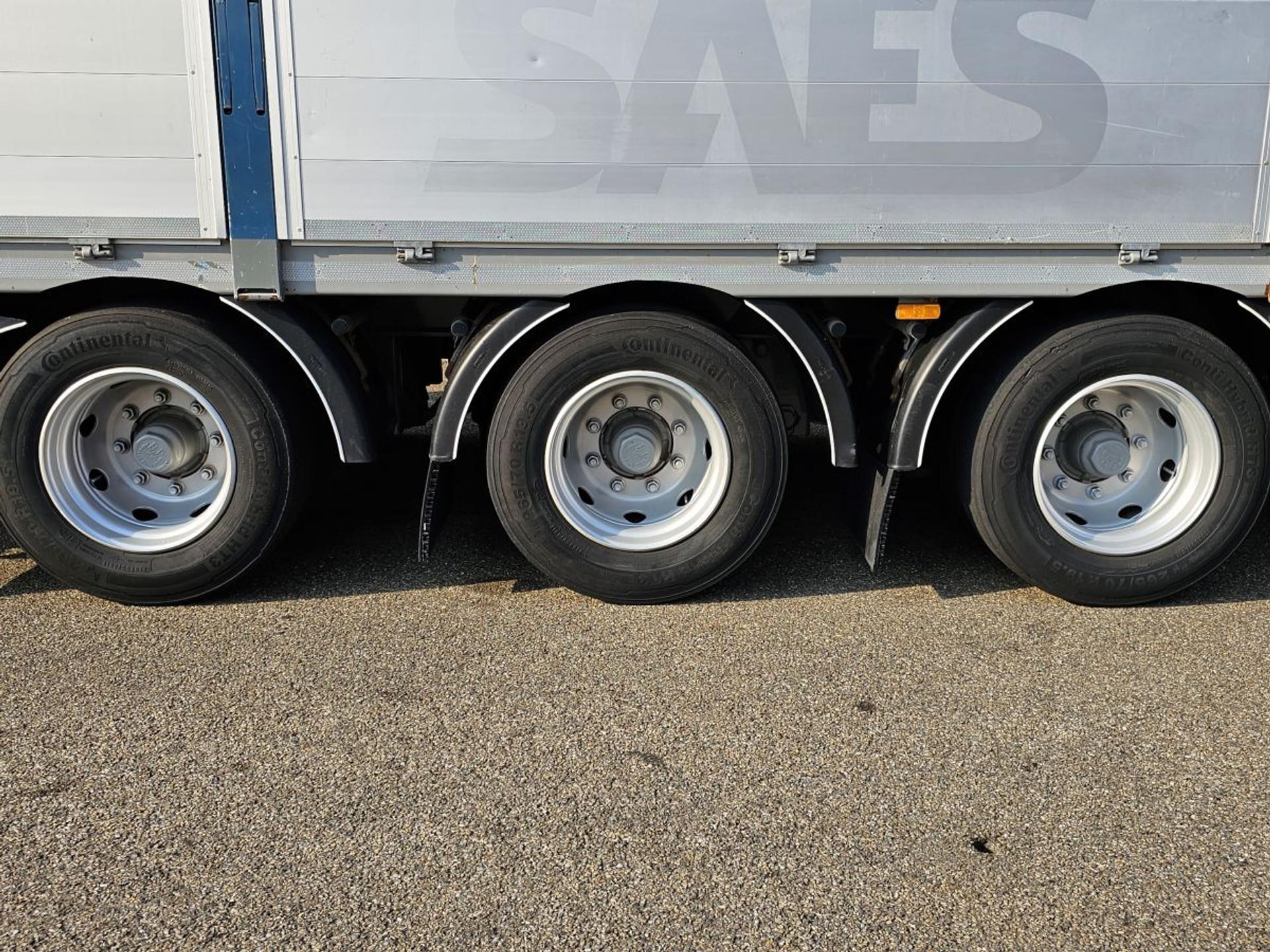Foto 5 van Fynkar K324T / 3 AXLE / 2 X LIFT AXLE / TWIST-LOCKS