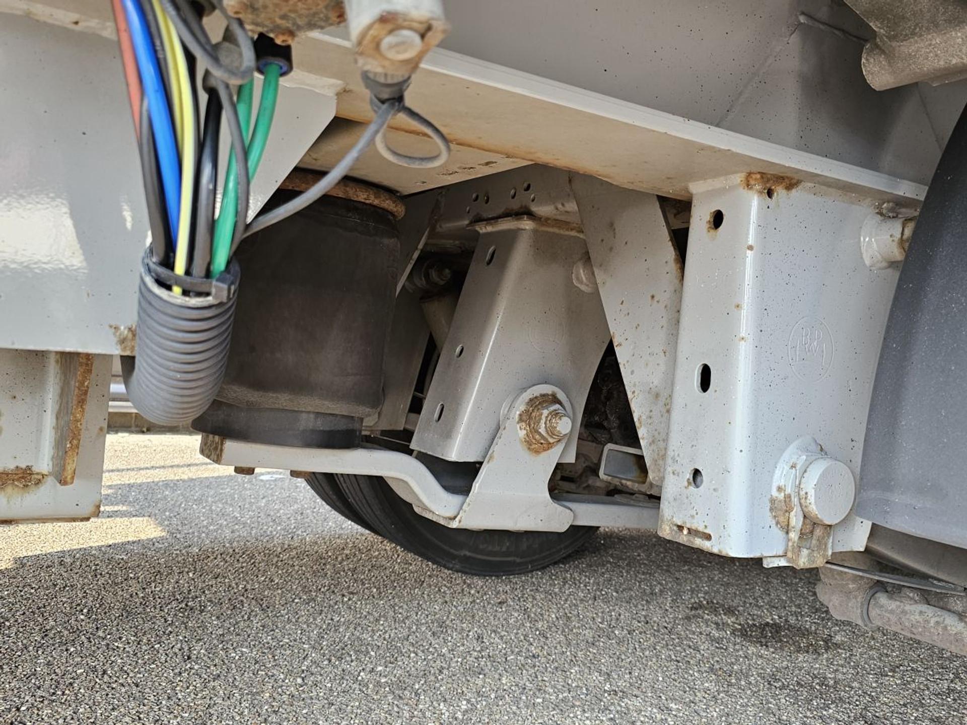 Foto 8 van Fynkar K324T / 3 AXLE / 2 X LIFT AXLE / TWIST-LOCKS