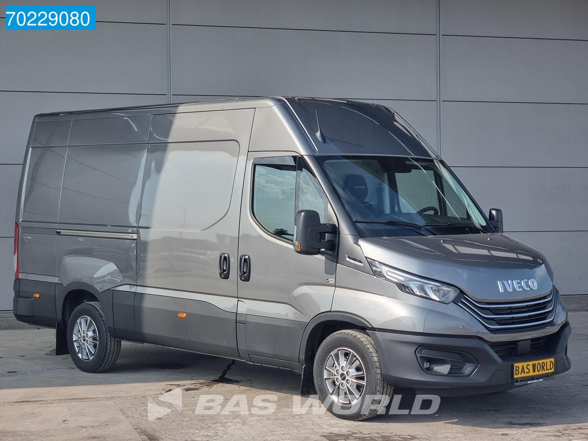 Foto 3 van Iveco 35S18 3.0L Automaat Navi ACC LED Camera 180PK LMV Airco