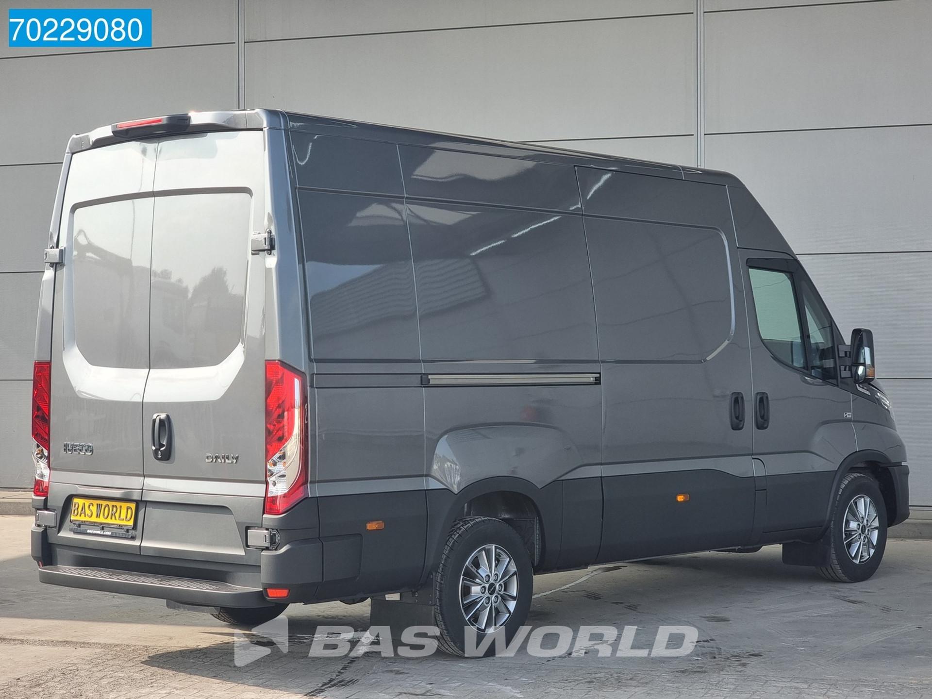 Foto 5 van Iveco 35S18 3.0L Automaat Navi ACC LED Camera 180PK LMV Airco