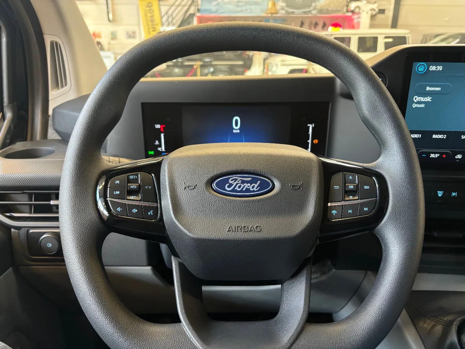 Foto 15 van Ford 300 2.0TDCI L2H1 136PK Airco Cruisecontrol trekhaak Apple Carplay NIEUW