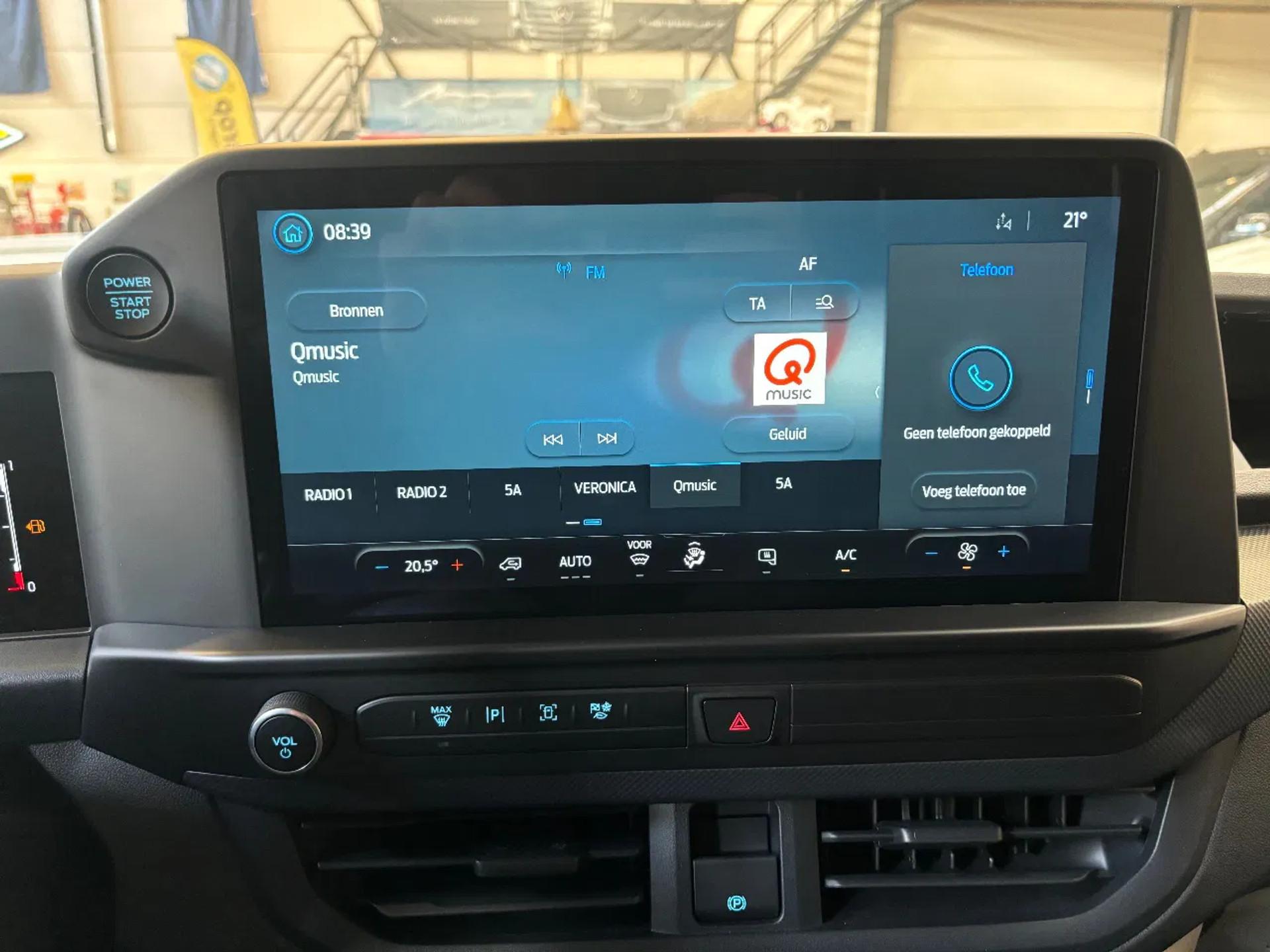 Foto 16 van Ford 300 2.0TDCI L2H1 136PK Airco Cruisecontrol trekhaak Apple Carplay NIEUW