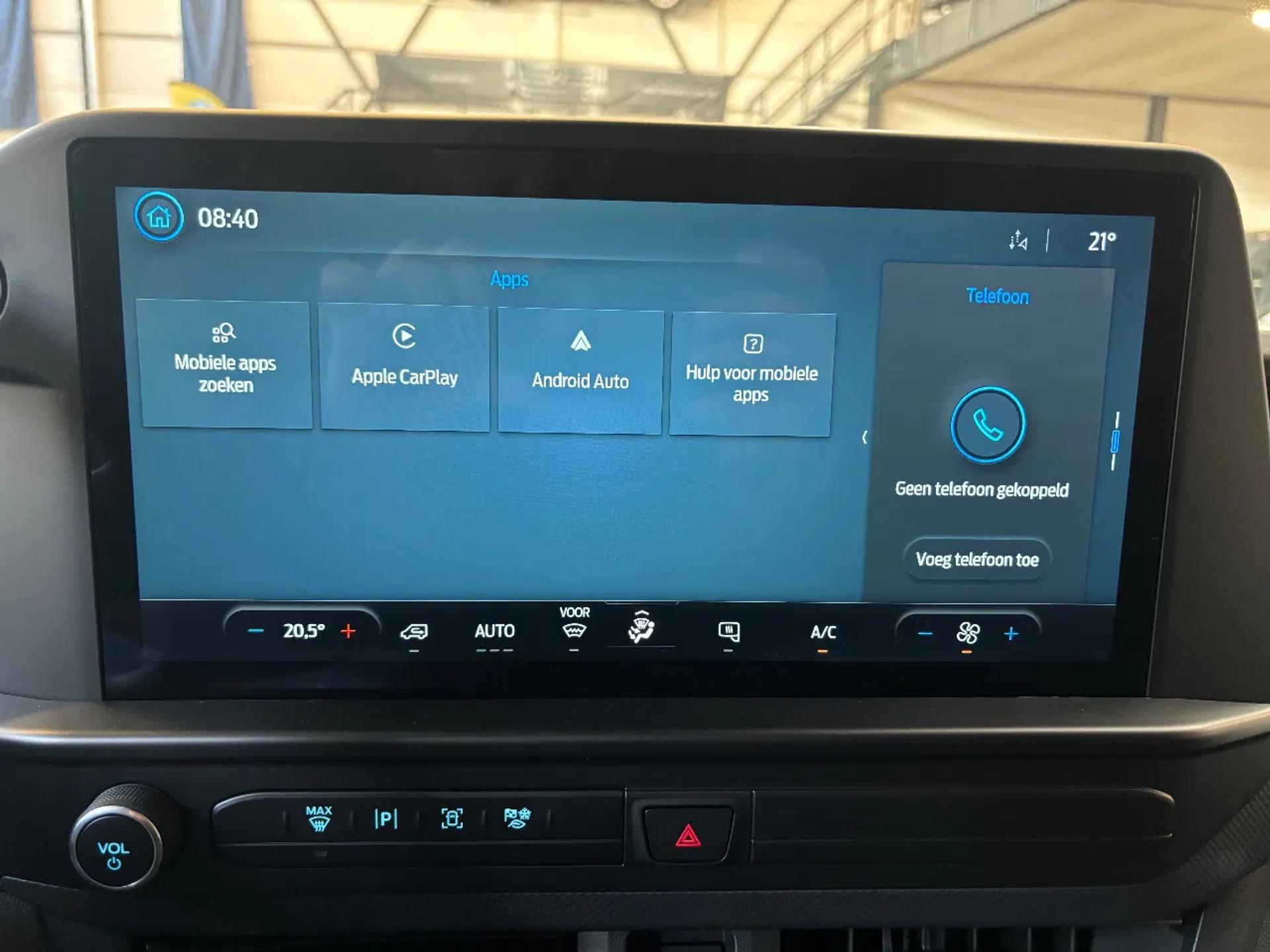 Foto 18 van Ford 300 2.0TDCI L2H1 136PK Airco Cruisecontrol trekhaak Apple Carplay NIEUW