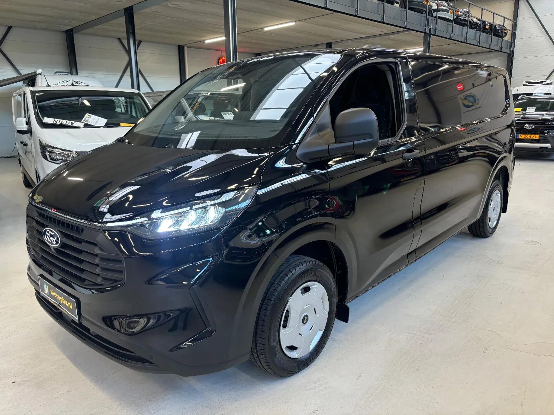 Foto 2 van Ford 300 2.0TDCI L2H1 136PK Airco Cruisecontrol trekhaak Apple Carplay NIEUW