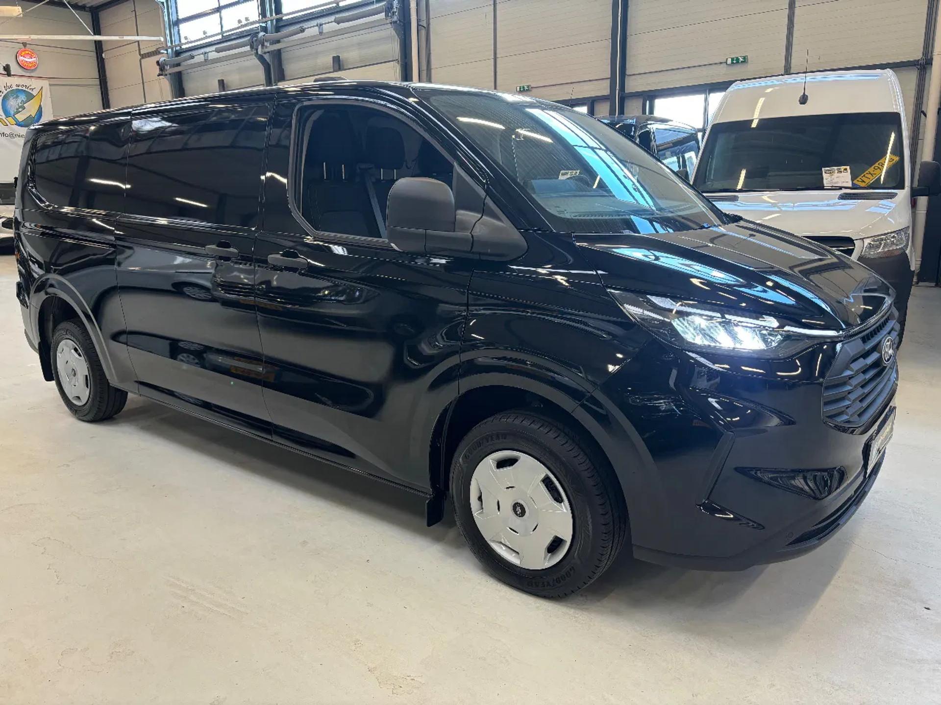 Foto 3 van Ford 300 2.0TDCI L2H1 136PK Airco Cruisecontrol trekhaak Apple Carplay NIEUW