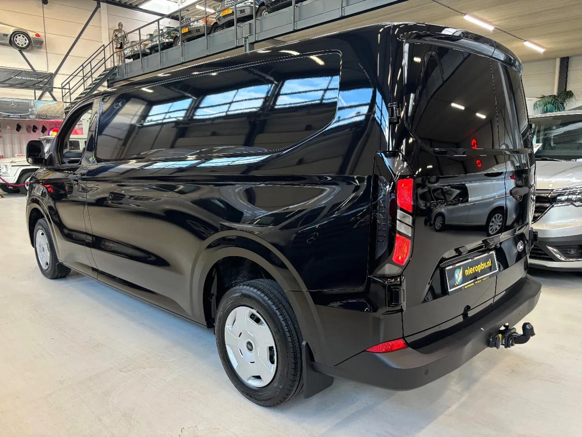 Foto 5 van Ford 300 2.0TDCI L2H1 136PK Airco Cruisecontrol trekhaak Apple Carplay NIEUW