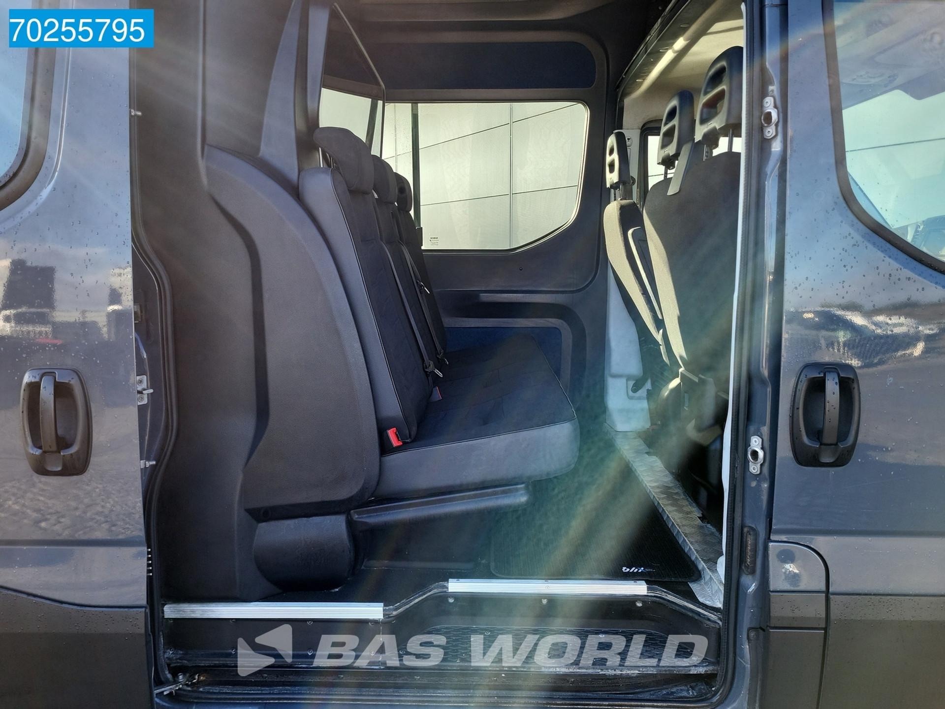Foto 6 van Iveco 35C18 3.0L Automaat Dubbel cabine Dubbel lucht Airco Cruise 180 PK Euro 6 12m3 Airco Dubbel cabine Cruise control