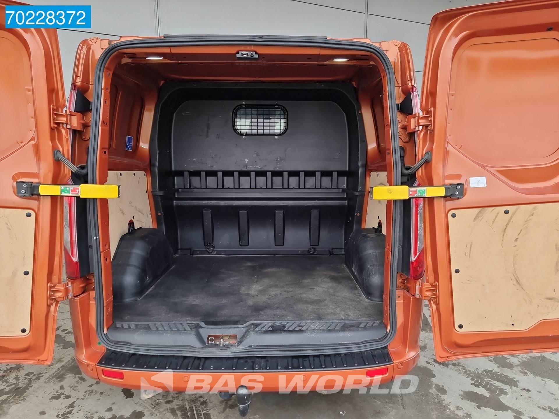 Foto 8 van Ford Transit Custom 185pk Automaat Sport L1H1 Dubbel Cabine ACC Navi Camera Trekhaak Euro6 3m3 Airco Dubbel cabine Trekhaak