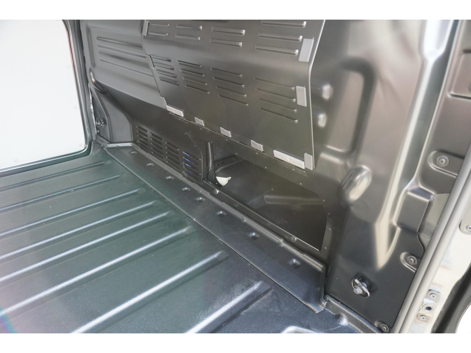 Foto 8 van Ford 320 2.0 TDCI 170pk L2H1 Limited Schuifdeur L+R Automaat