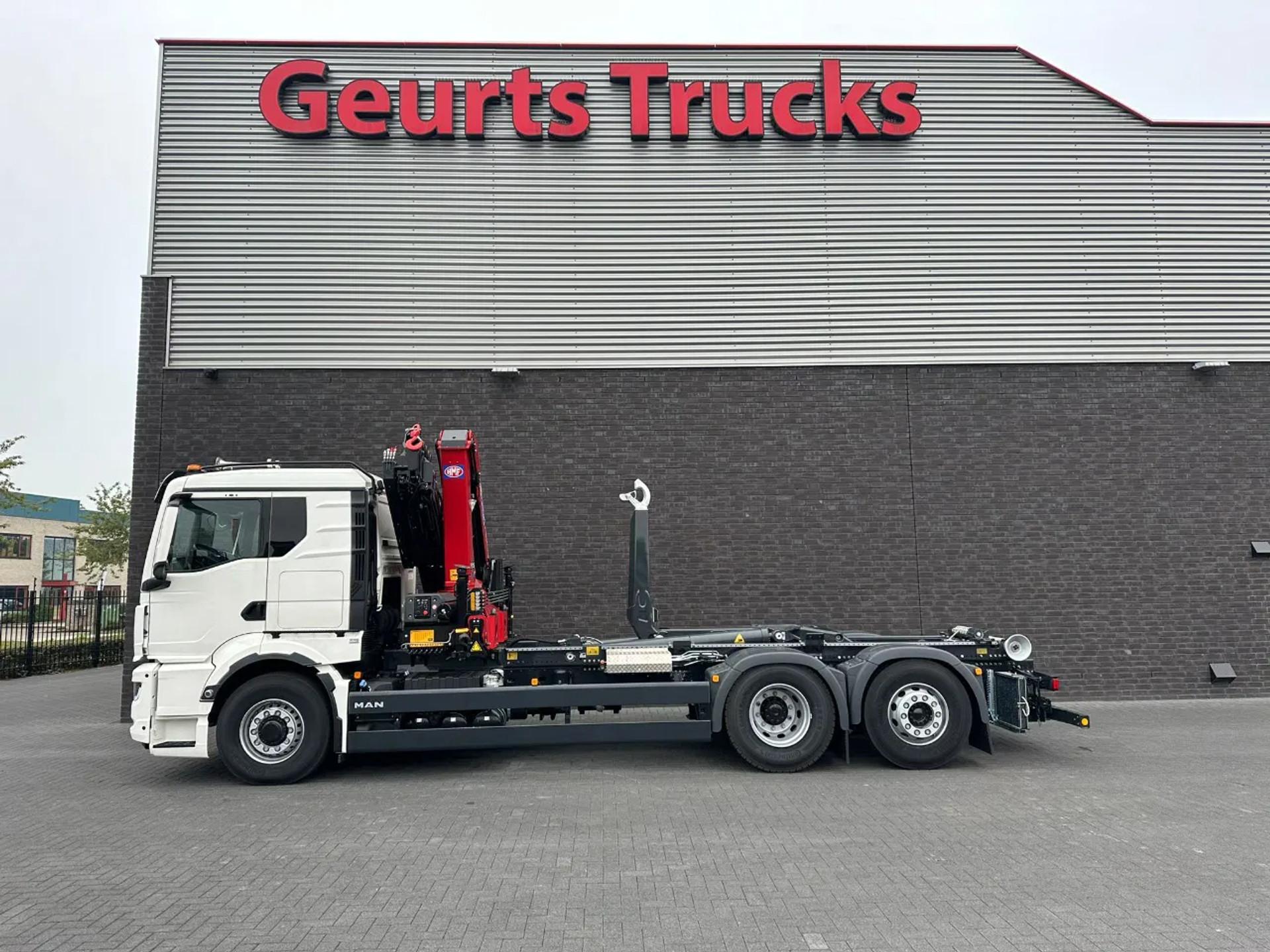 Foto 10 van MAN TGS 26.520 6X4H-4 BL NEW MODEL + MEILLER HAAKARMSYSTEEM + HMF 2320 K6-RCS KRAAN/KRAN/CRANE/GRUA