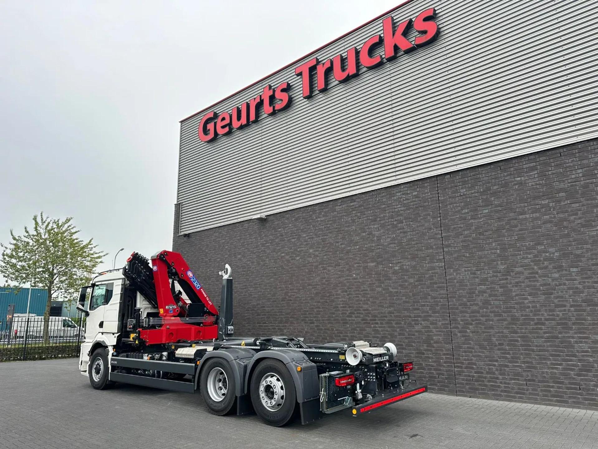 Foto 11 van MAN TGS 26.520 6X4H-4 BL NEW MODEL + MEILLER HAAKARMSYSTEEM + HMF 2320 K6-RCS KRAAN/KRAN/CRANE/GRUA