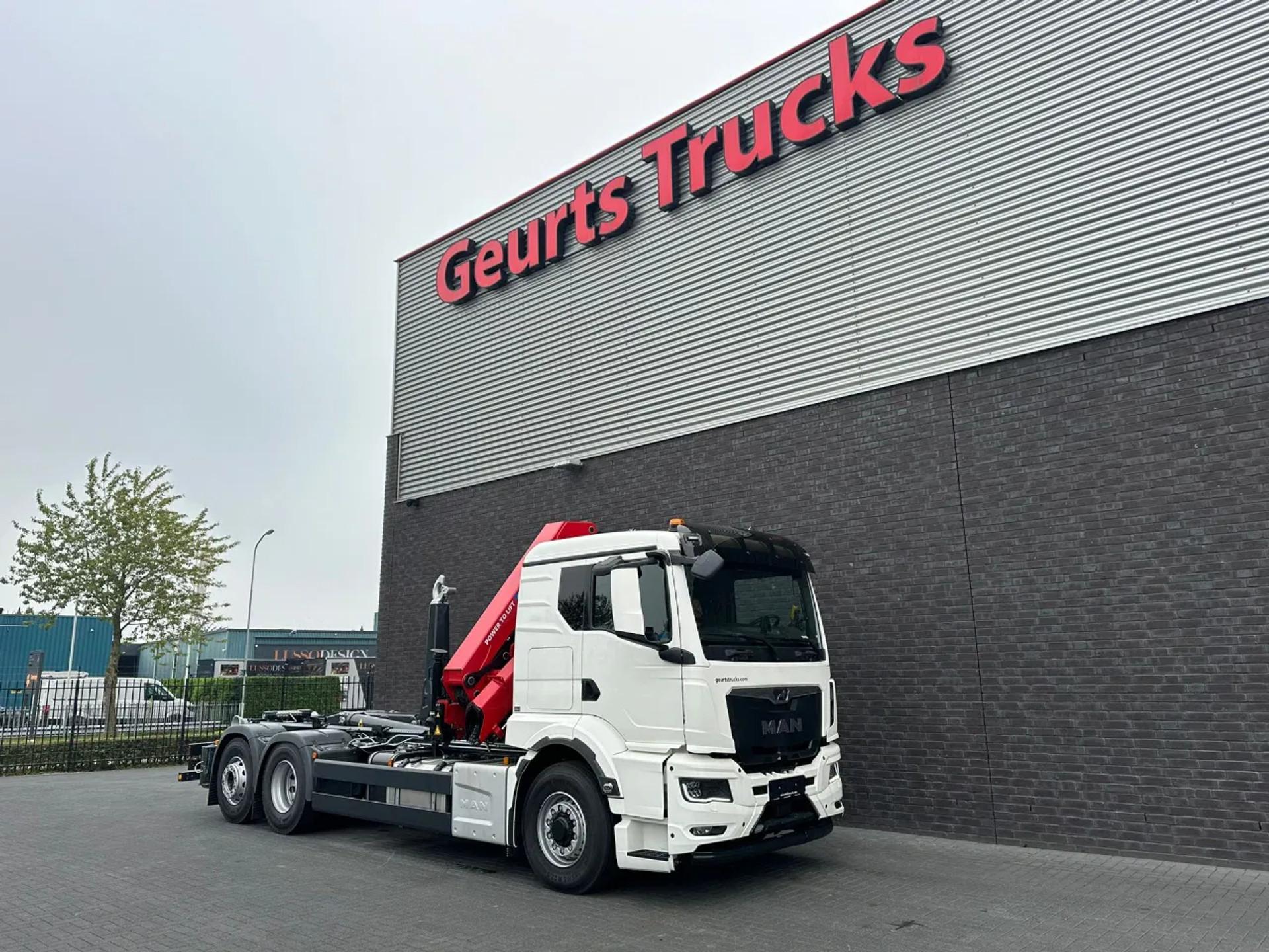 Foto 15 van MAN TGS 26.520 6X4H-4 BL NEW MODEL + MEILLER HAAKARMSYSTEEM + HMF 2320 K6-RCS KRAAN/KRAN/CRANE/GRUA