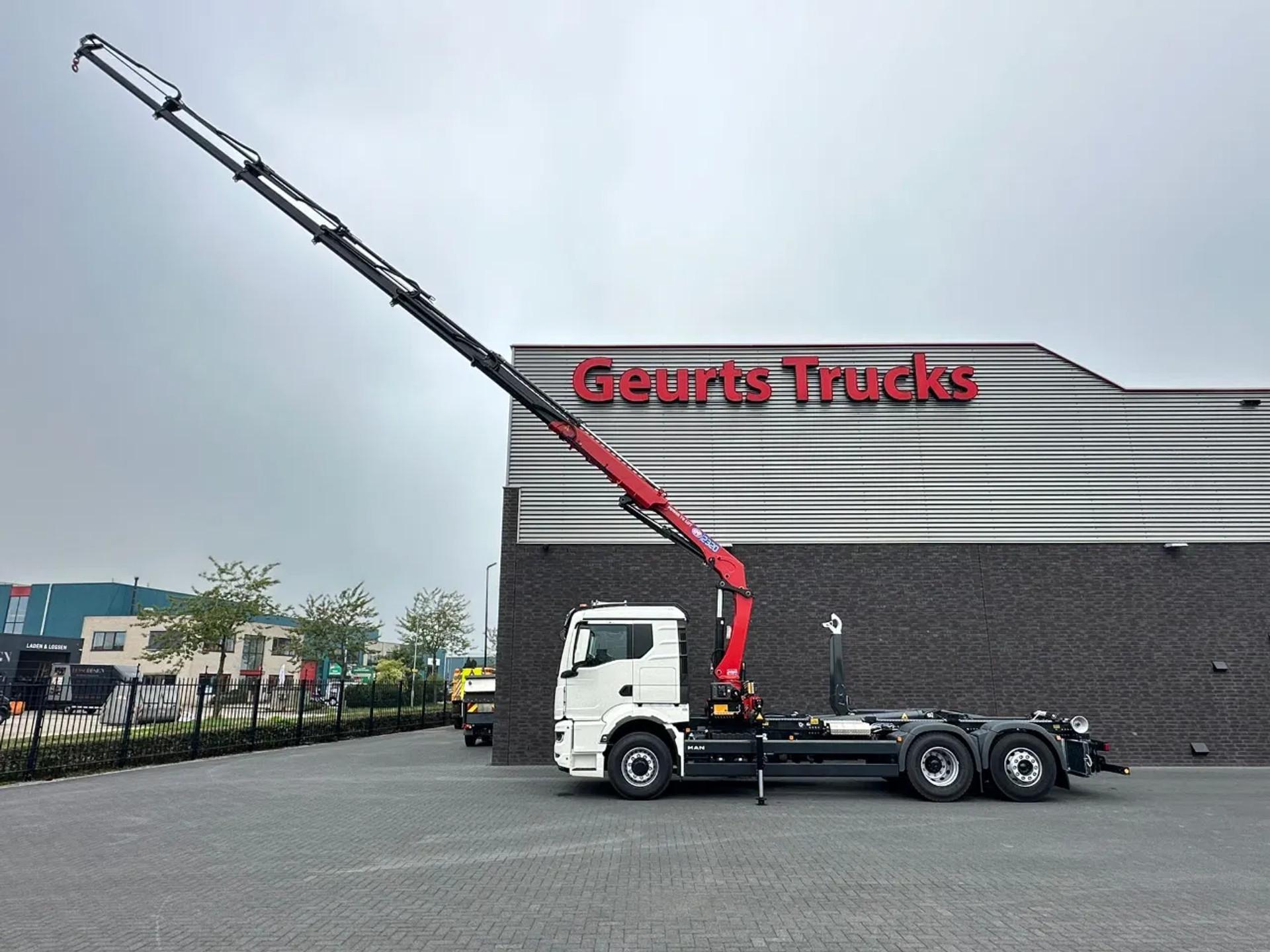 Foto 5 van MAN TGS 26.520 6X4H-4 BL NEW MODEL + MEILLER HAAKARMSYSTEEM + HMF 2320 K6-RCS KRAAN/KRAN/CRANE/GRUA