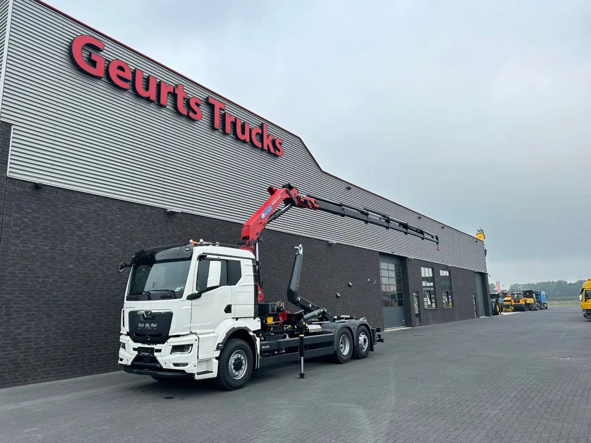 Foto 6 van MAN TGS 26.520 6X4H-4 BL NEW MODEL + MEILLER HAAKARMSYSTEEM + HMF 2320 K6-RCS KRAAN/KRAN/CRANE/GRUA