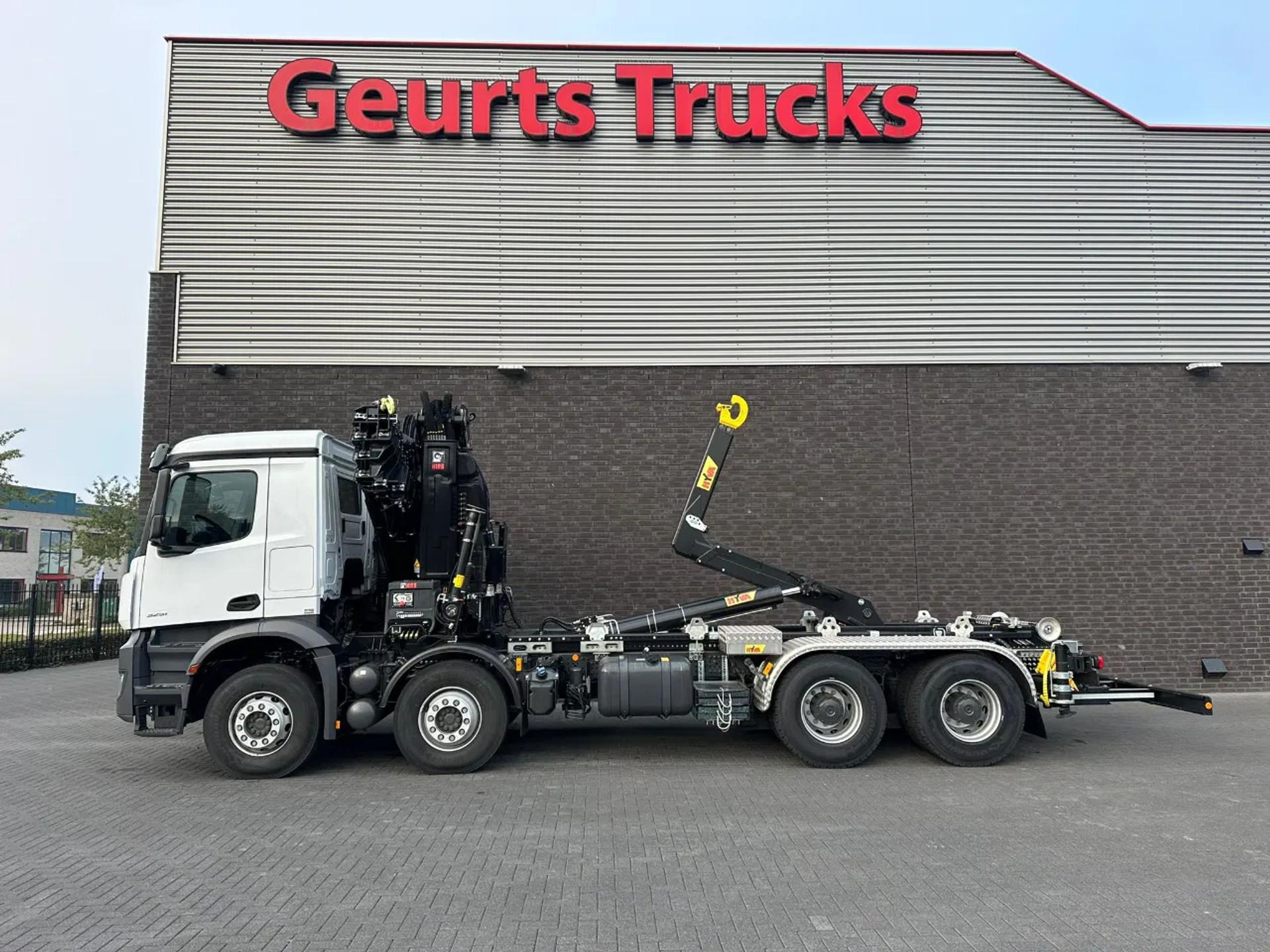 Foto 10 van Mercedes-Benz Arocs 3251 8X4 MET HYVA 26-53-S HAAKARMSYSTEEM + HIAB X-HIPRO 358 E-8 KRAAN/CRANE/KRAN/GRUA