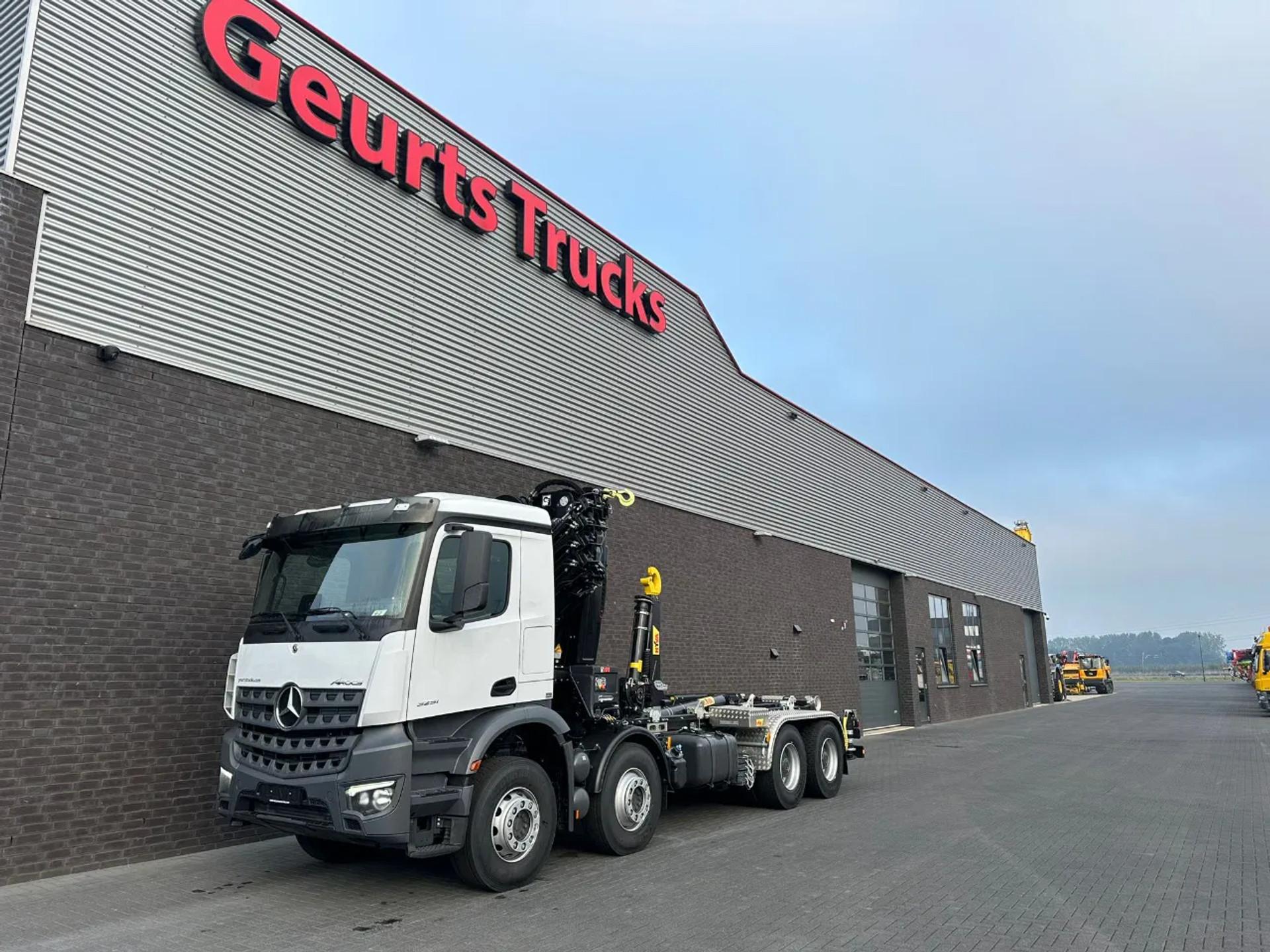 Foto 12 van Mercedes-Benz Arocs 3251 8X4 MET HYVA 26-53-S HAAKARMSYSTEEM + HIAB X-HIPRO 358 E-8 KRAAN/CRANE/KRAN/GRUA