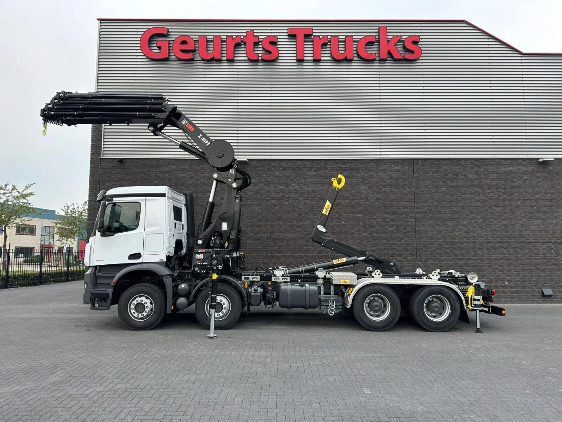 Foto 6 van Mercedes-Benz Arocs 3251 8X4 MET HYVA 26-53-S HAAKARMSYSTEEM + HIAB X-HIPRO 358 E-8 KRAAN/CRANE/KRAN/GRUA