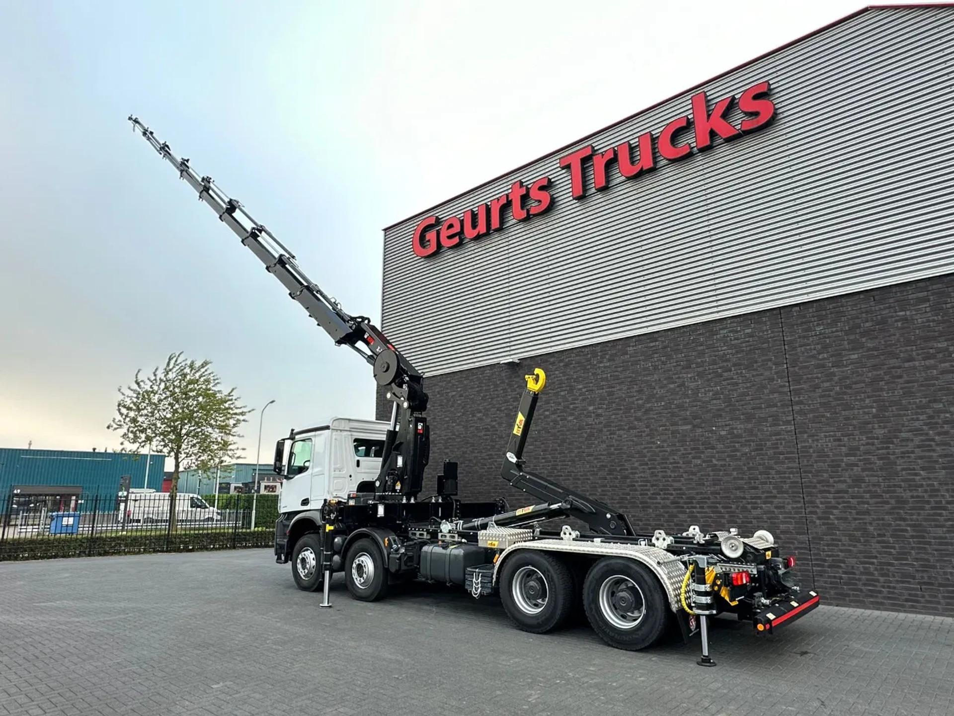 Foto 7 van Mercedes-Benz Arocs 3251 8X4 MET HYVA 26-53-S HAAKARMSYSTEEM + HIAB X-HIPRO 358 E-8 KRAAN/CRANE/KRAN/GRUA