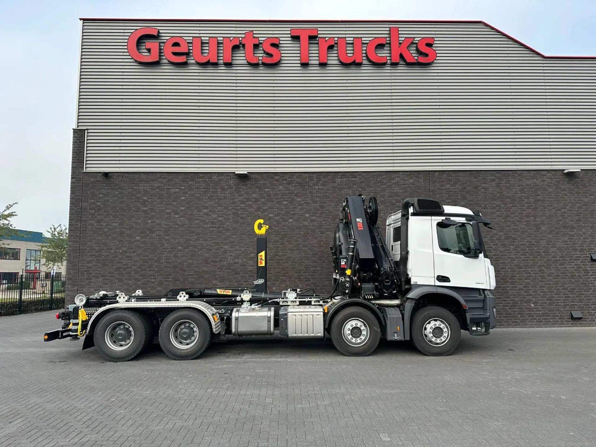 Foto 9 van Mercedes-Benz Arocs 3251 8X4 MET HYVA 26-53-S HAAKARMSYSTEEM + HIAB X-HIPRO 358 E-8 KRAAN/CRANE/KRAN/GRUA