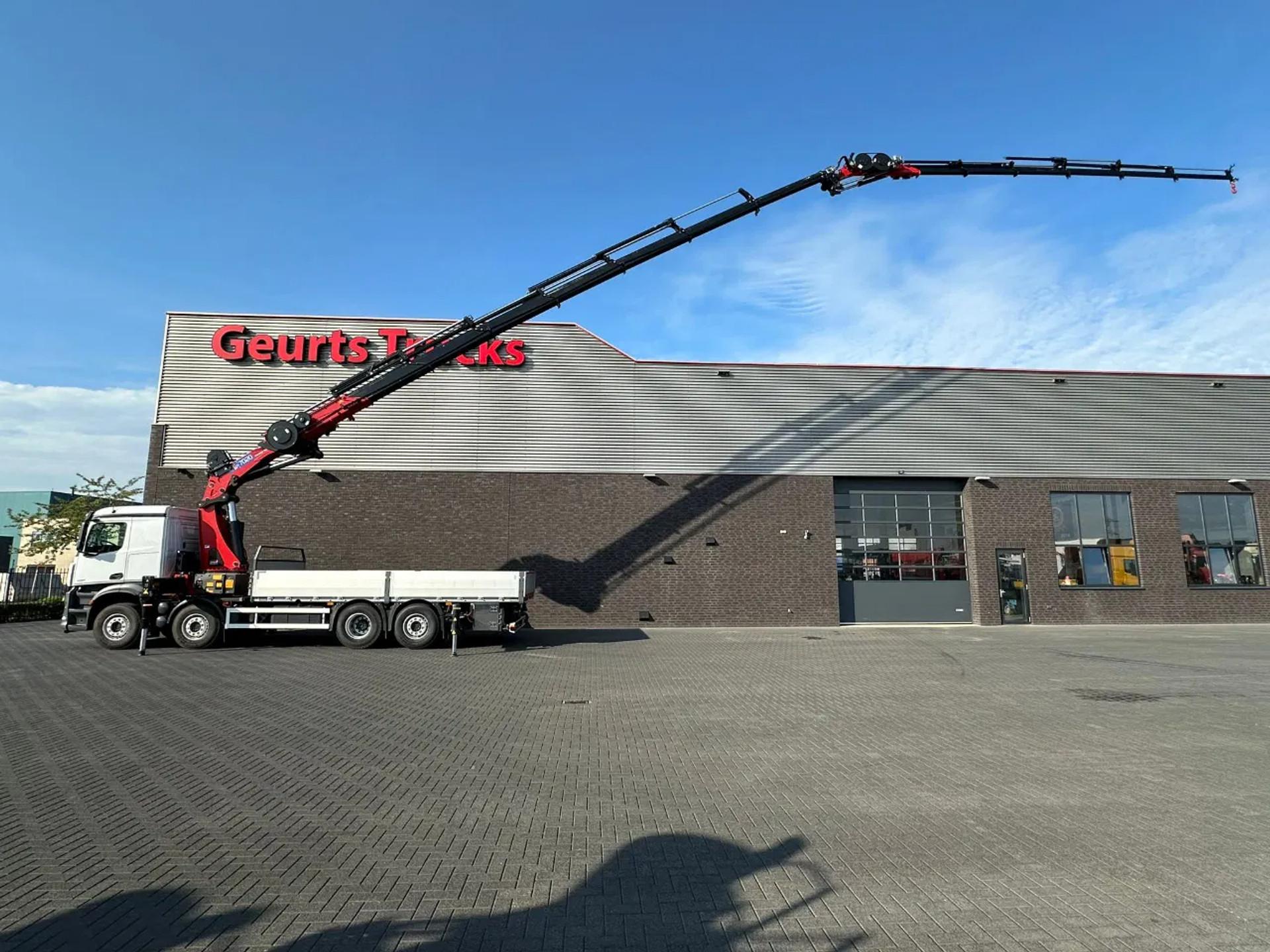 Foto 1 van Mercedes-Benz Arocs 3251 8X2 + HMF 7020-K7 FJ 1400-K6 KRAAN/KRAN/CRANE/GRUA/NIEUW/NEW