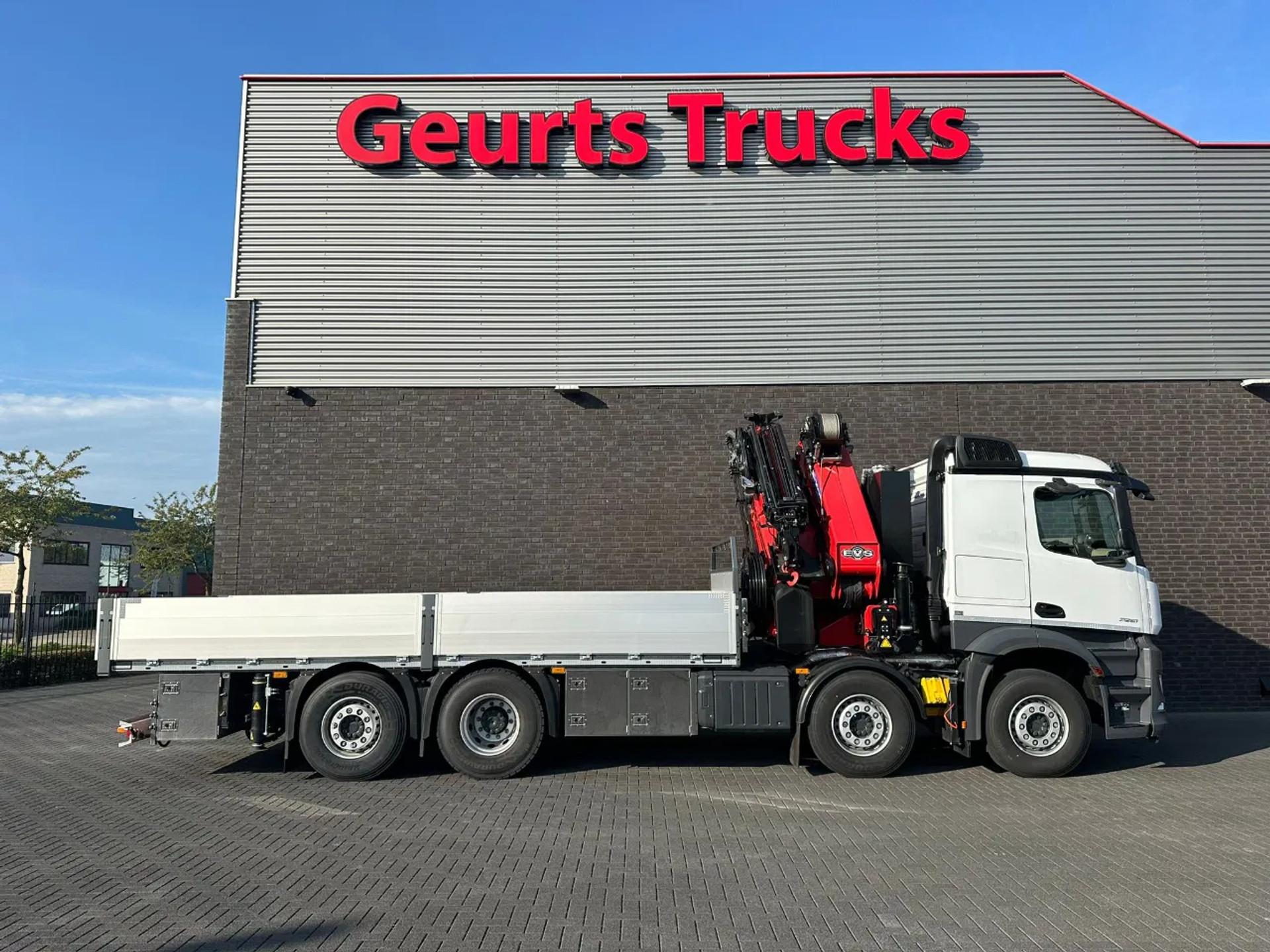 Foto 10 van Mercedes-Benz Arocs 3251 8X2 + HMF 7020-K7 FJ 1400-K6 KRAAN/KRAN/CRANE/GRUA/NIEUW/NEW