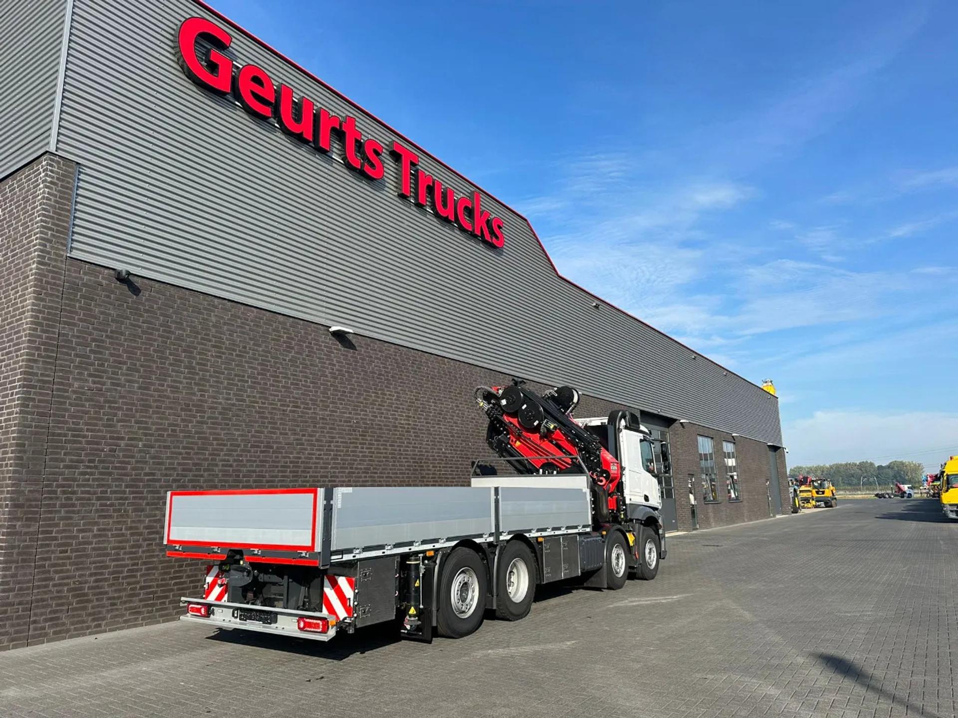 Foto 12 van Mercedes-Benz Arocs 3251 8X2 + HMF 7020-K7 FJ 1400-K6 KRAAN/KRAN/CRANE/GRUA/NIEUW/NEW