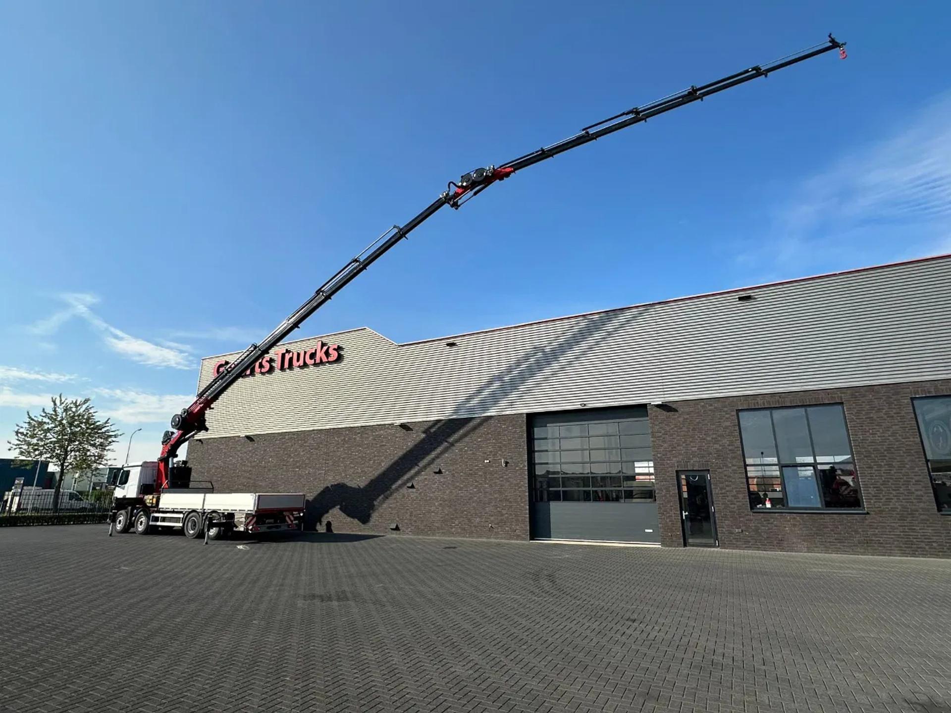 Foto 3 van Mercedes-Benz Arocs 3251 8X2 + HMF 7020-K7 FJ 1400-K6 KRAAN/KRAN/CRANE/GRUA/NIEUW/NEW