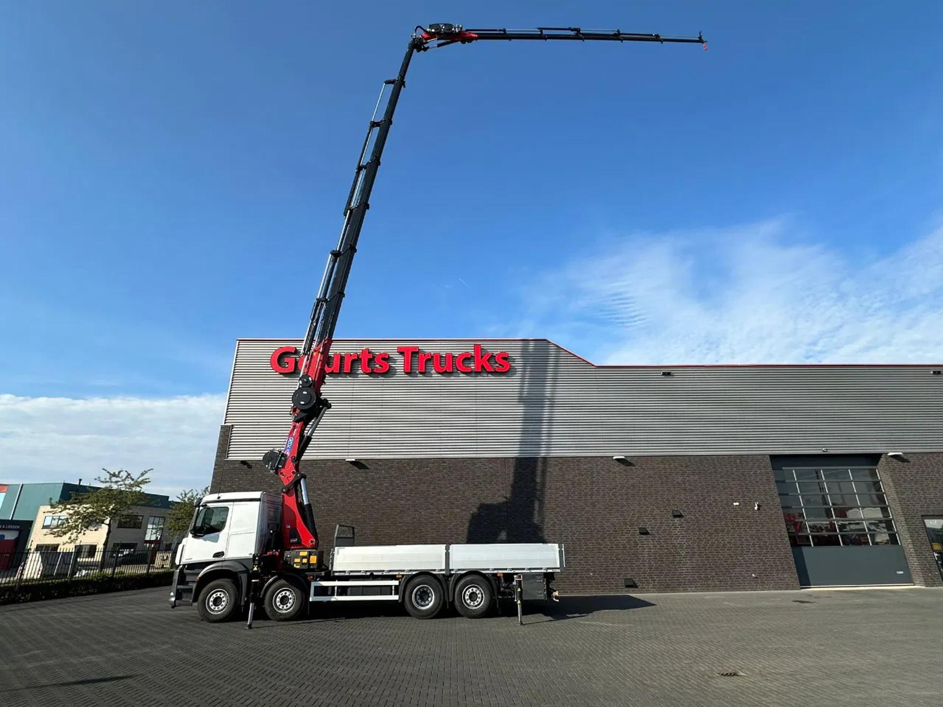 Foto 4 van Mercedes-Benz Arocs 3251 8X2 + HMF 7020-K7 FJ 1400-K6 KRAAN/KRAN/CRANE/GRUA/NIEUW/NEW