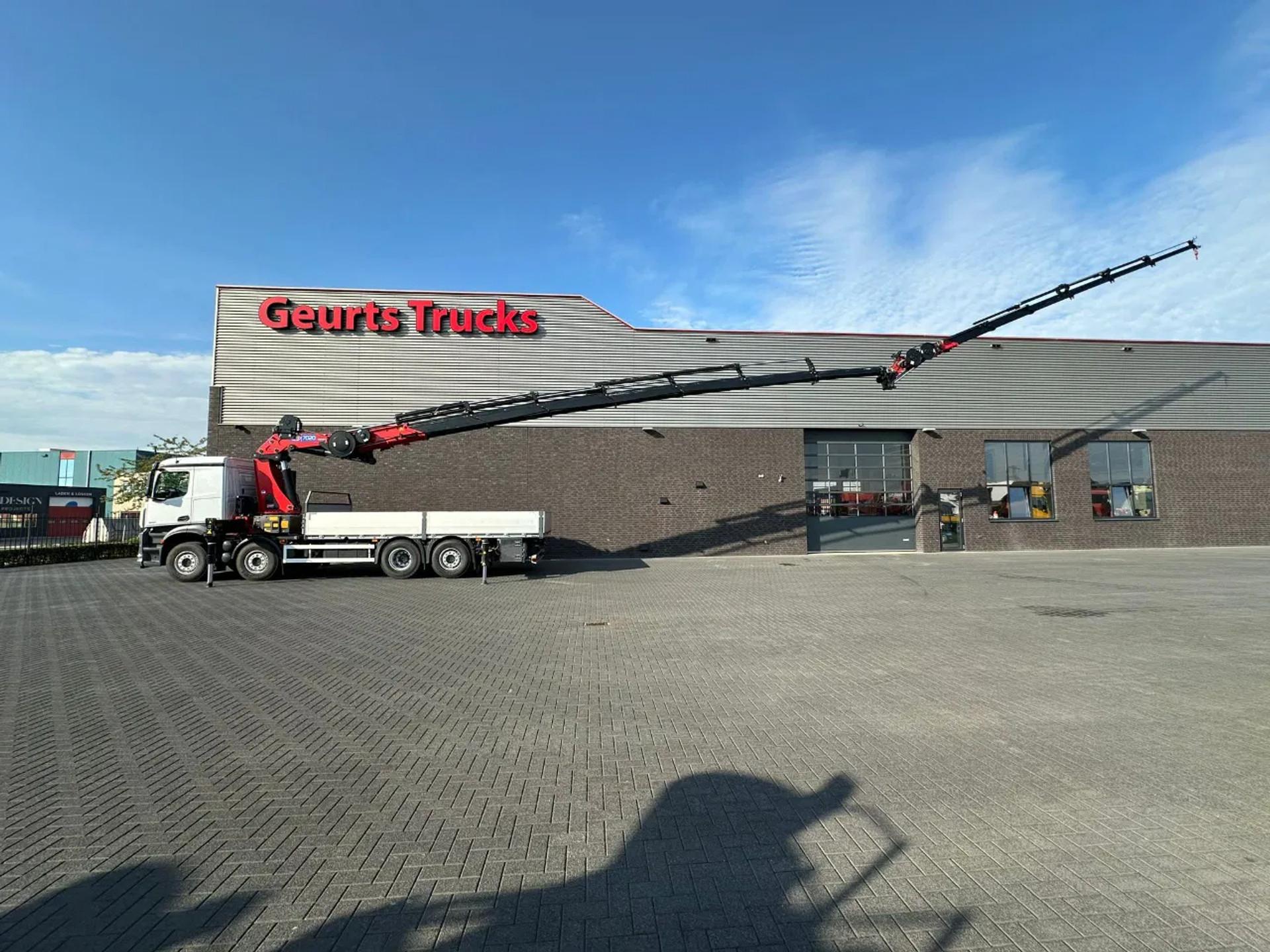 Foto 5 van Mercedes-Benz Arocs 3251 8X2 + HMF 7020-K7 FJ 1400-K6 KRAAN/KRAN/CRANE/GRUA/NIEUW/NEW