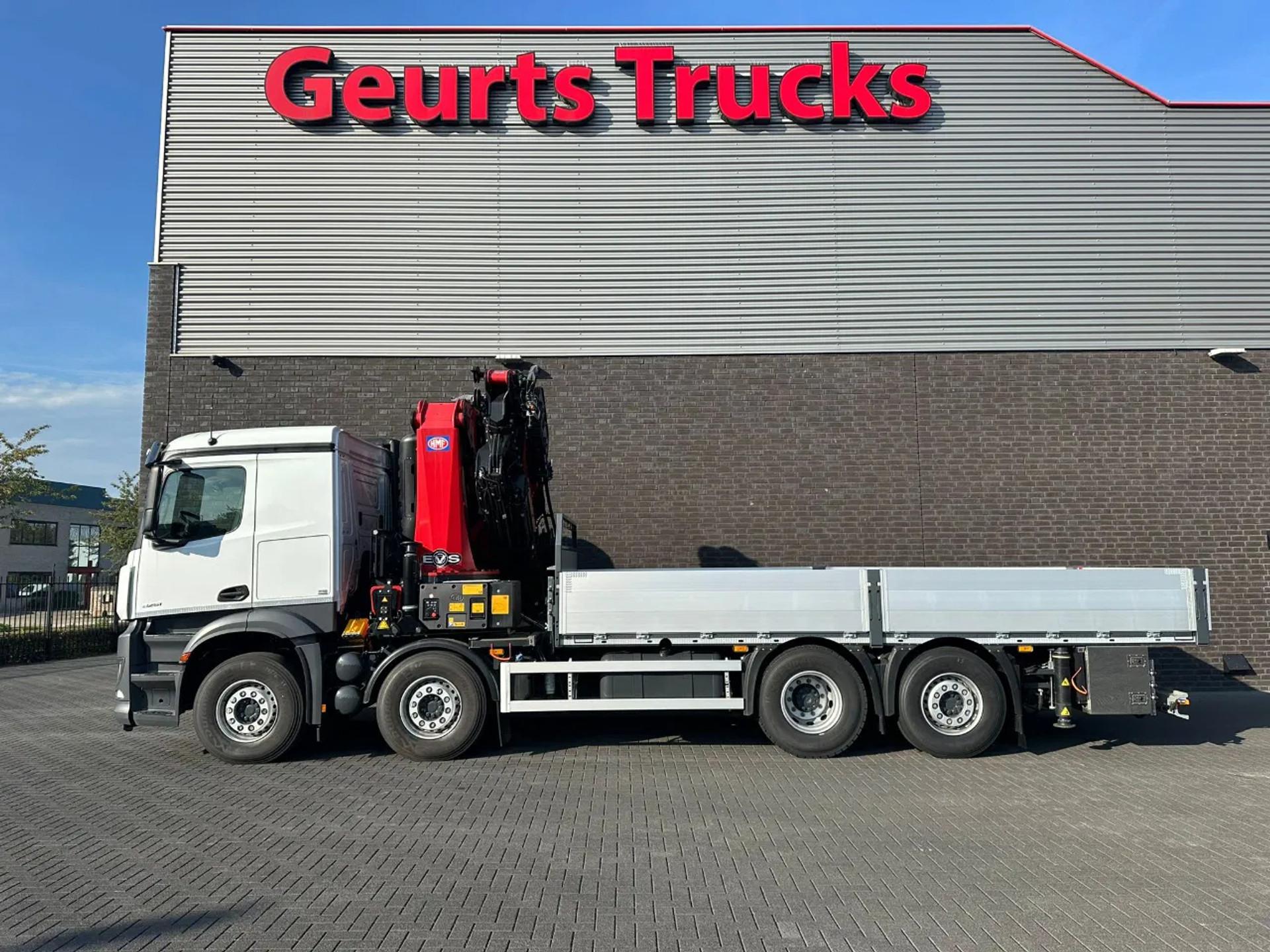 Foto 6 van Mercedes-Benz Arocs 3251 8X2 + HMF 7020-K7 FJ 1400-K6 KRAAN/KRAN/CRANE/GRUA/NIEUW/NEW