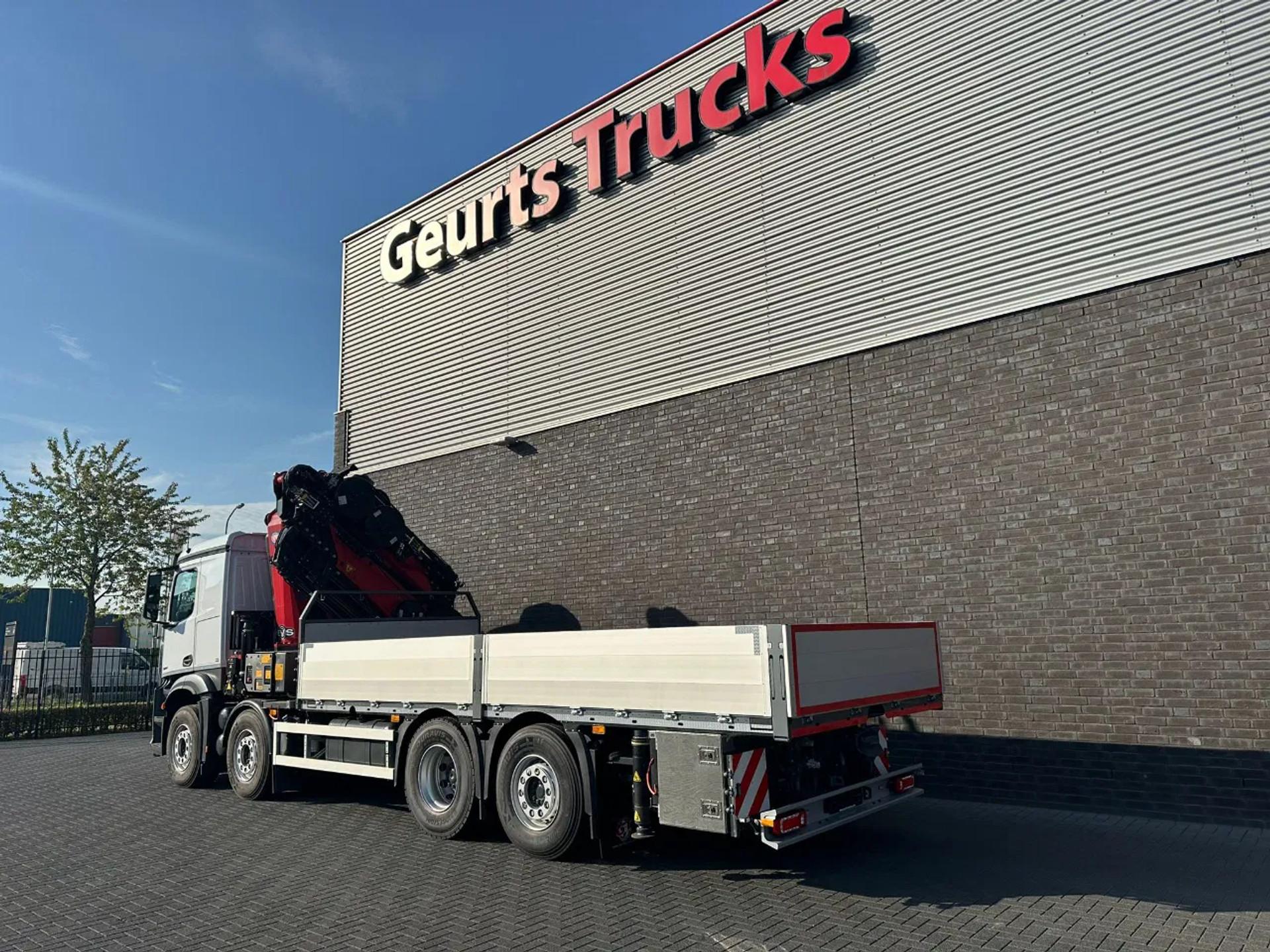 Foto 8 van Mercedes-Benz Arocs 3251 8X2 + HMF 7020-K7 FJ 1400-K6 KRAAN/KRAN/CRANE/GRUA/NIEUW/NEW