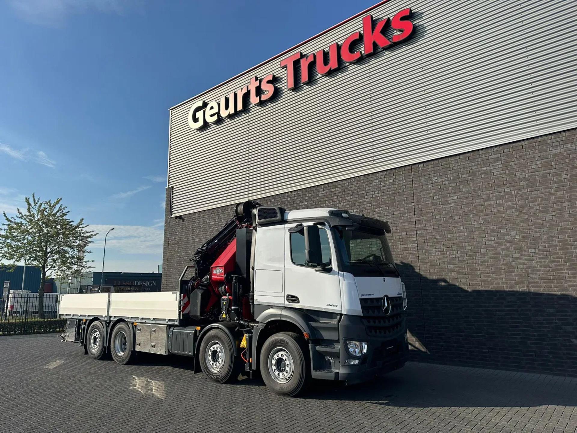 Foto 9 van Mercedes-Benz Arocs 3251 8X2 + HMF 7020-K7 FJ 1400-K6 KRAAN/KRAN/CRANE/GRUA/NIEUW/NEW