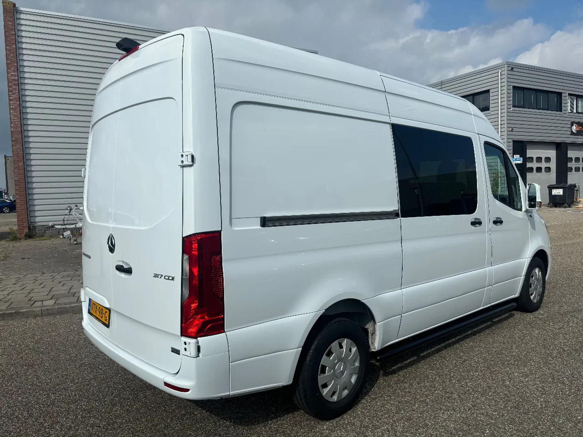 Foto 4 van Mercedes-Benz 317CDI L2H2 Dubbelcabine & Schuifdeur Airco Navi Cruisecontrol