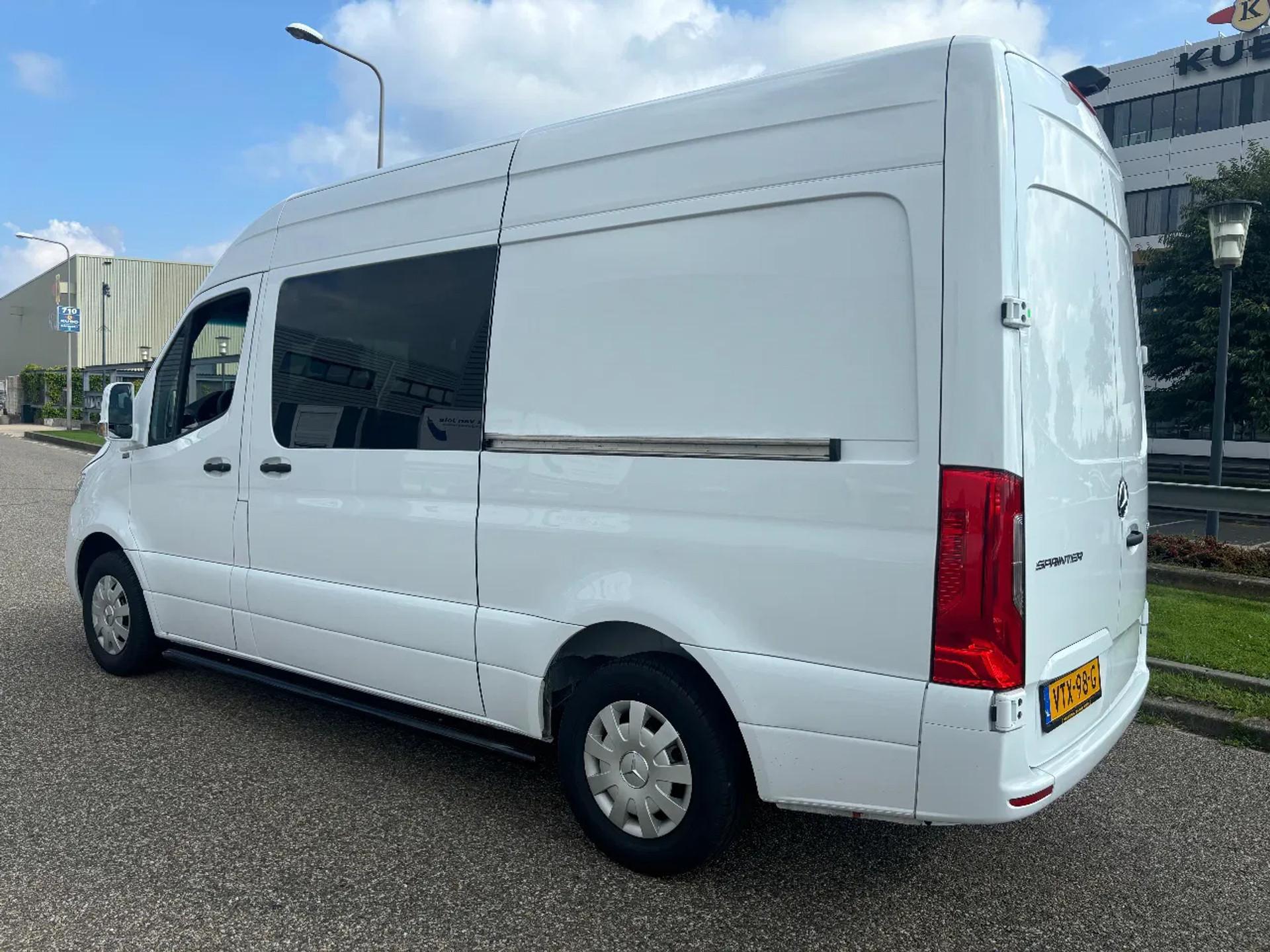 Foto 5 van Mercedes-Benz 317CDI L2H2 Dubbelcabine & Schuifdeur Airco Navi Cruisecontrol