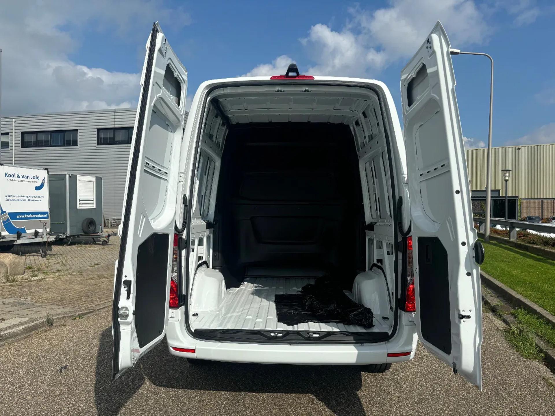Foto 7 van Mercedes-Benz 317CDI L2H2 Dubbelcabine & Schuifdeur Airco Navi Cruisecontrol