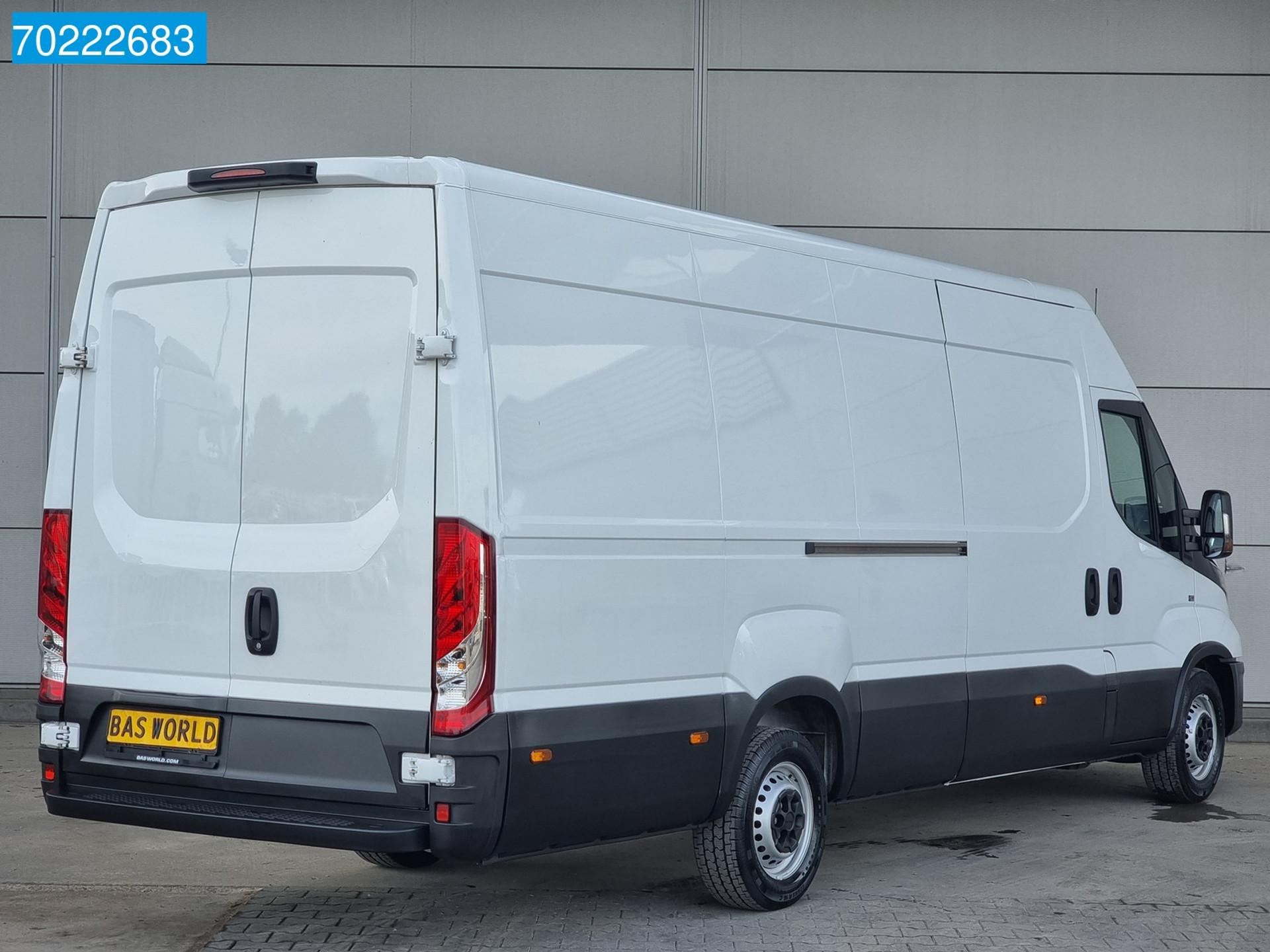 Foto 5 van Iveco Daily 35S14 140pk Automaat L3H2 L4H2 Airco Cruise 16m3 Airco Cruise control