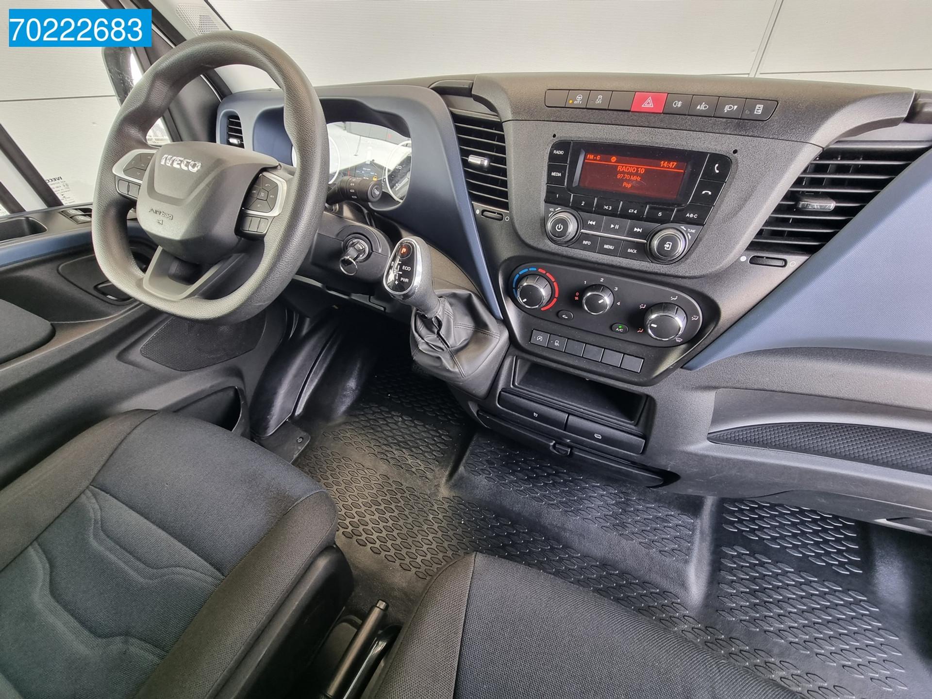 Foto 9 van Iveco Daily 35S14 140pk Automaat L3H2 L4H2 Airco Cruise 16m3 Airco Cruise control