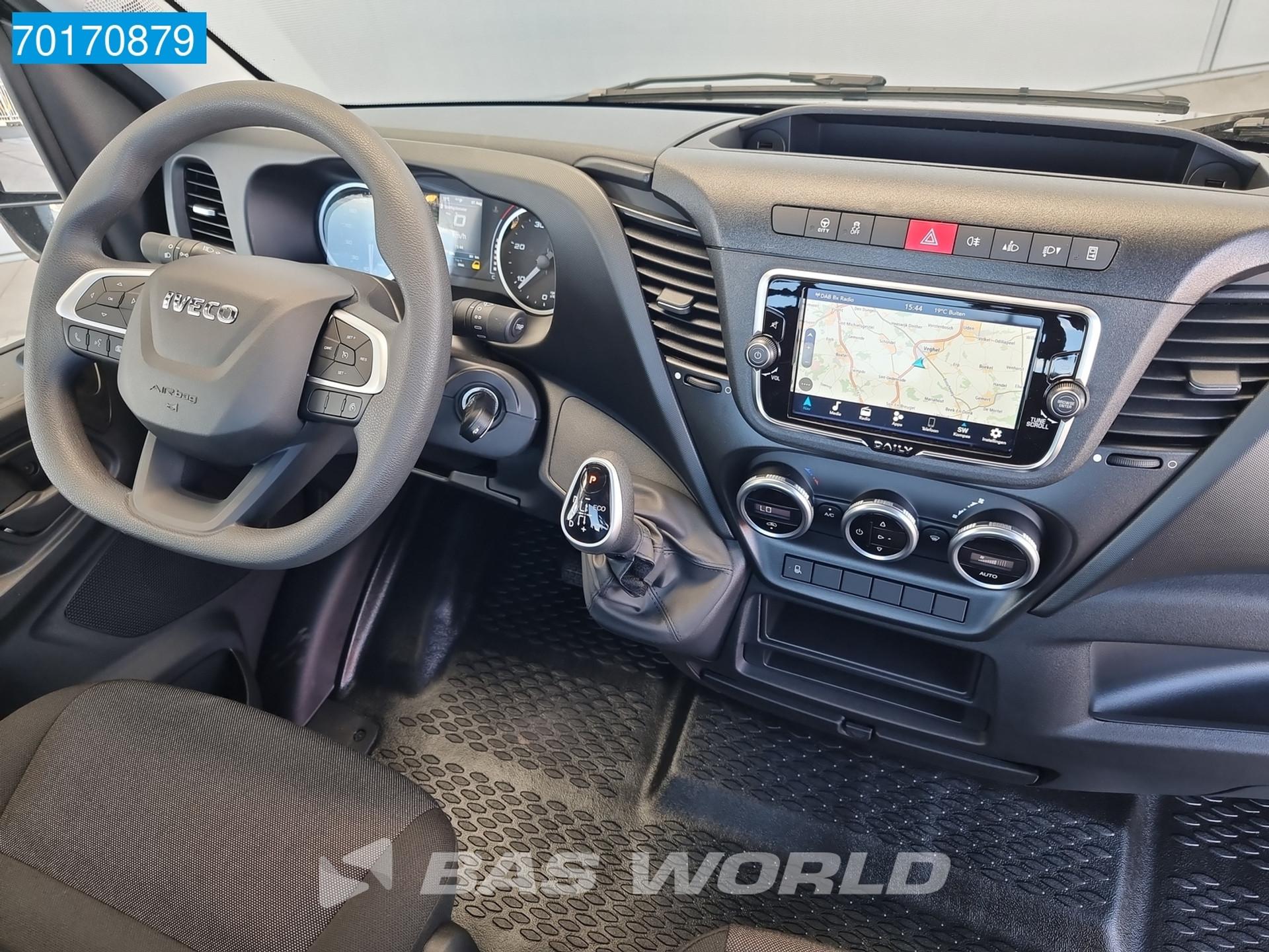 Foto 8 van Iveco Daily 35C18 3.0L Automaat Navi 4100mm wielbasis Hi Connect Chassis Cabien Pritsche Fahrgestell Airco Cruise control