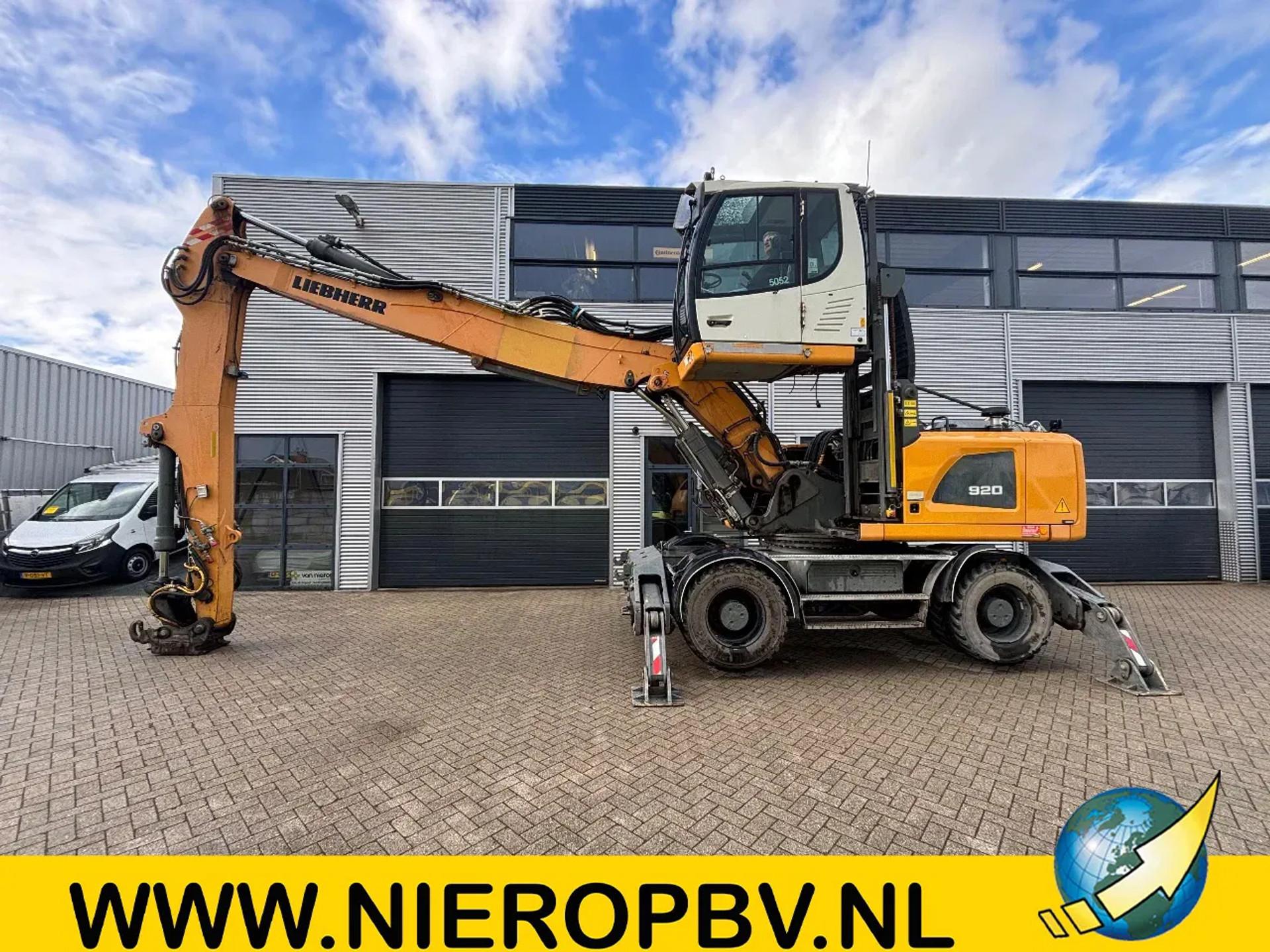 Foto 1 van Liebherr A920 Litronic Overslagkraan OilQuick AutoSmering 11900 UUR