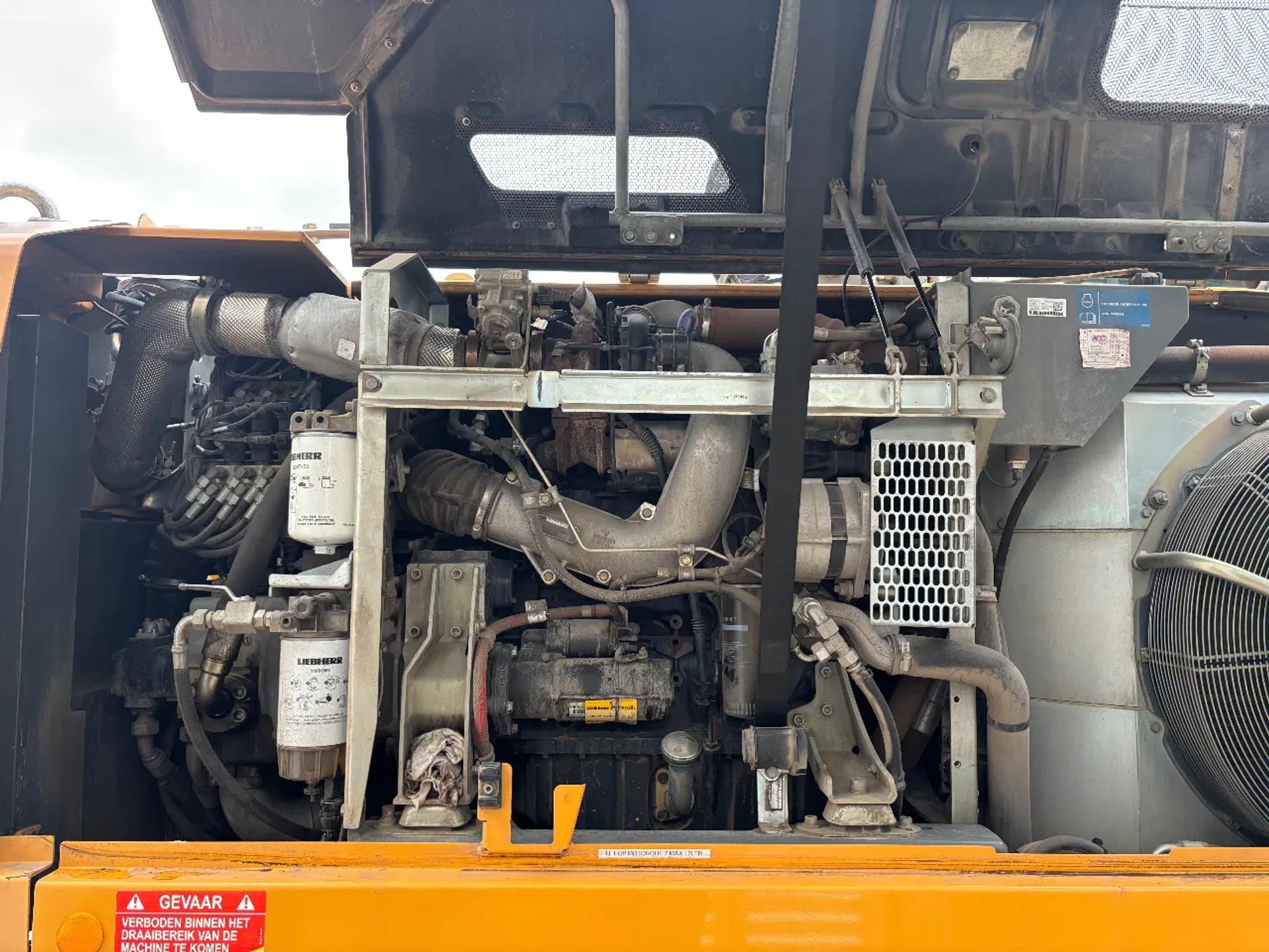 Foto 15 van Liebherr A920 Litronic Overslagkraan OilQuick AutoSmering 11900 UUR