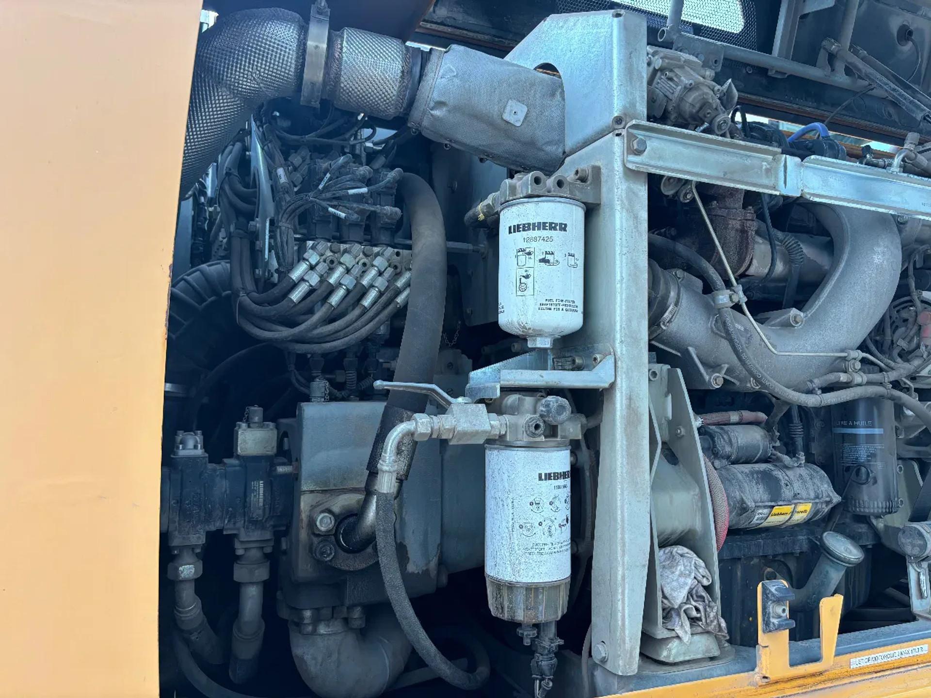 Foto 16 van Liebherr A920 Litronic Overslagkraan OilQuick AutoSmering 11900 UUR