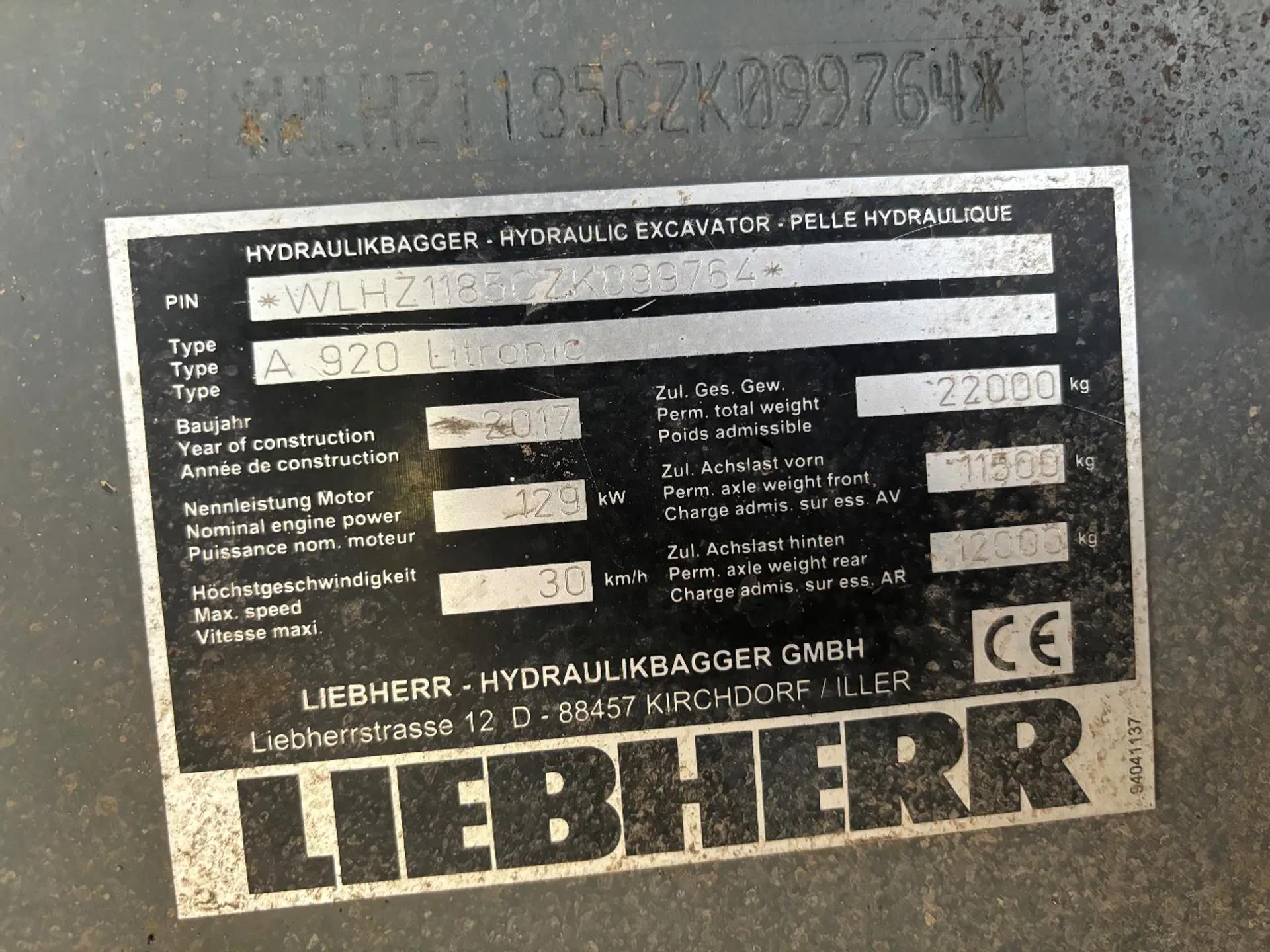 Foto 21 van Liebherr A920 Litronic Overslagkraan OilQuick AutoSmering 11900 UUR