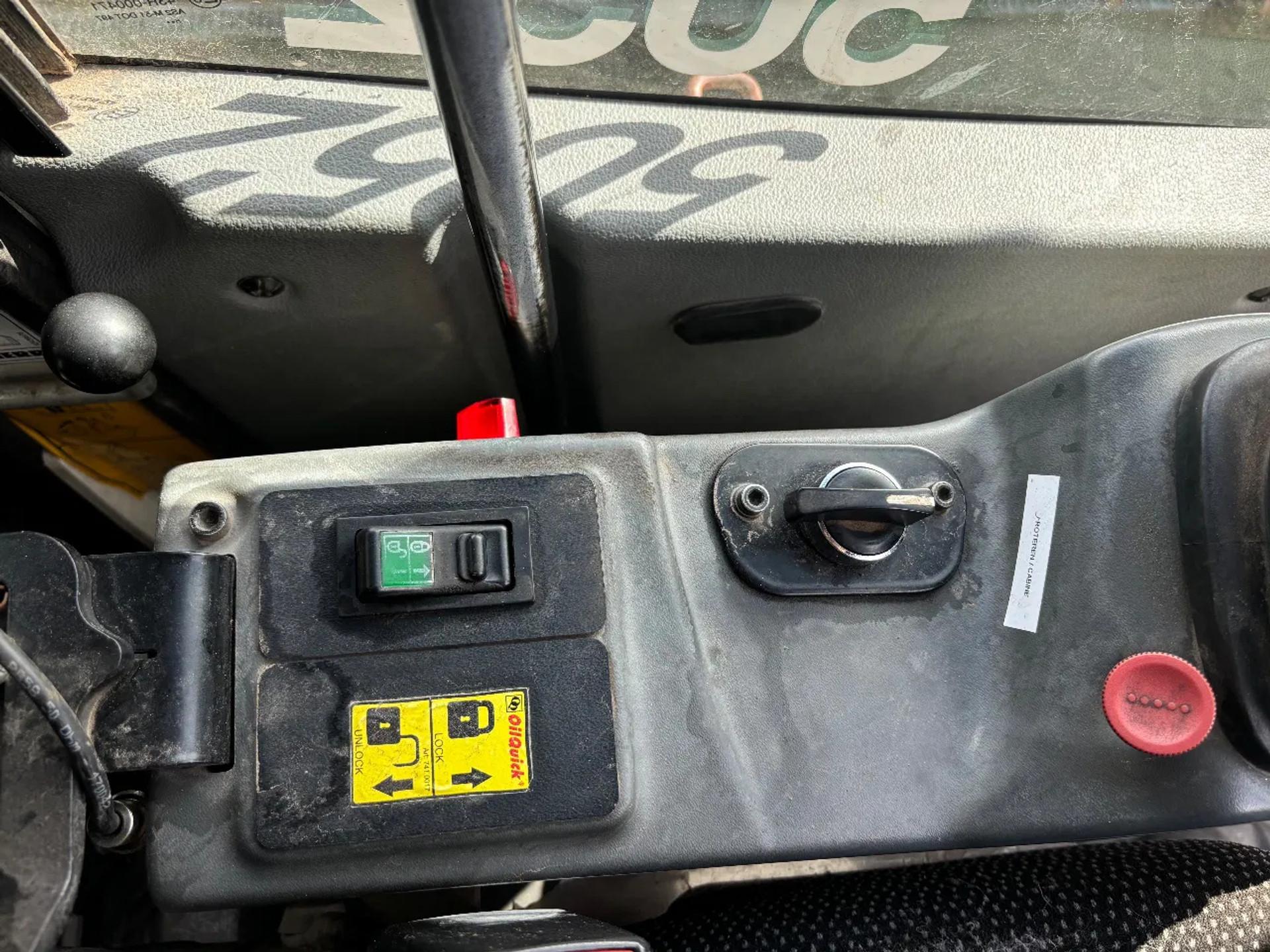 Foto 38 van Liebherr A920 Litronic Overslagkraan OilQuick AutoSmering 11900 UUR