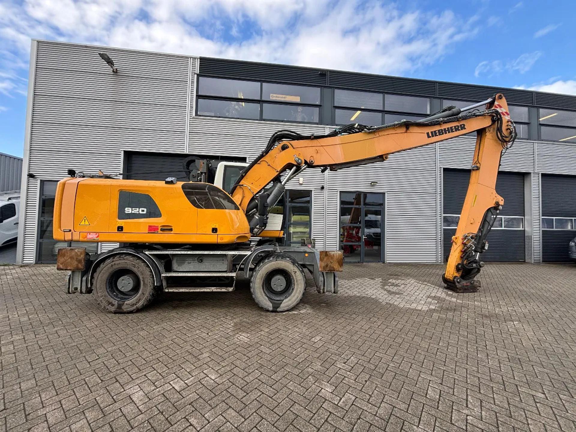 Foto 5 van Liebherr A920 Litronic Overslagkraan OilQuick AutoSmering 11900 UUR