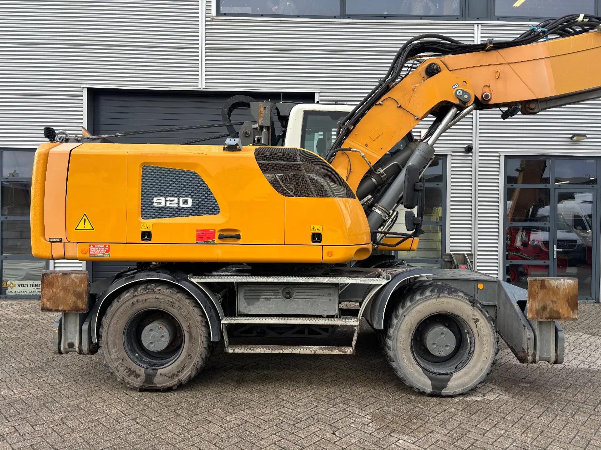 Foto 6 van Liebherr A920 Litronic Overslagkraan OilQuick AutoSmering 11900 UUR