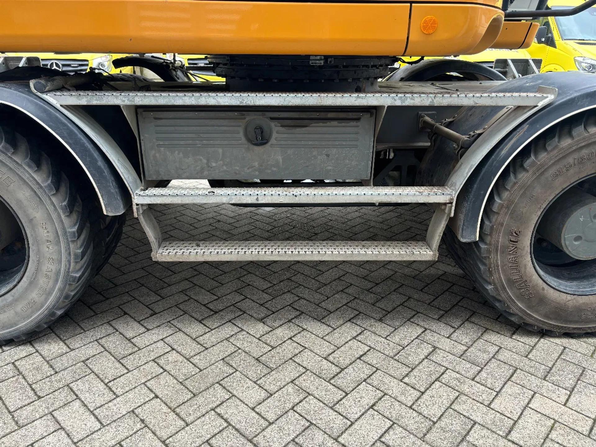 Foto 9 van Liebherr A920 Litronic Overslagkraan OilQuick AutoSmering 11900 UUR
